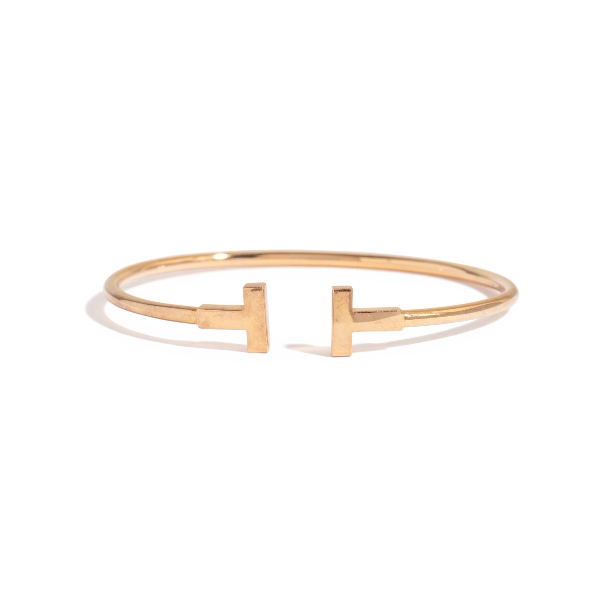 TIFFANY & CO., YELLOW GOLD BANGLE BRACELET