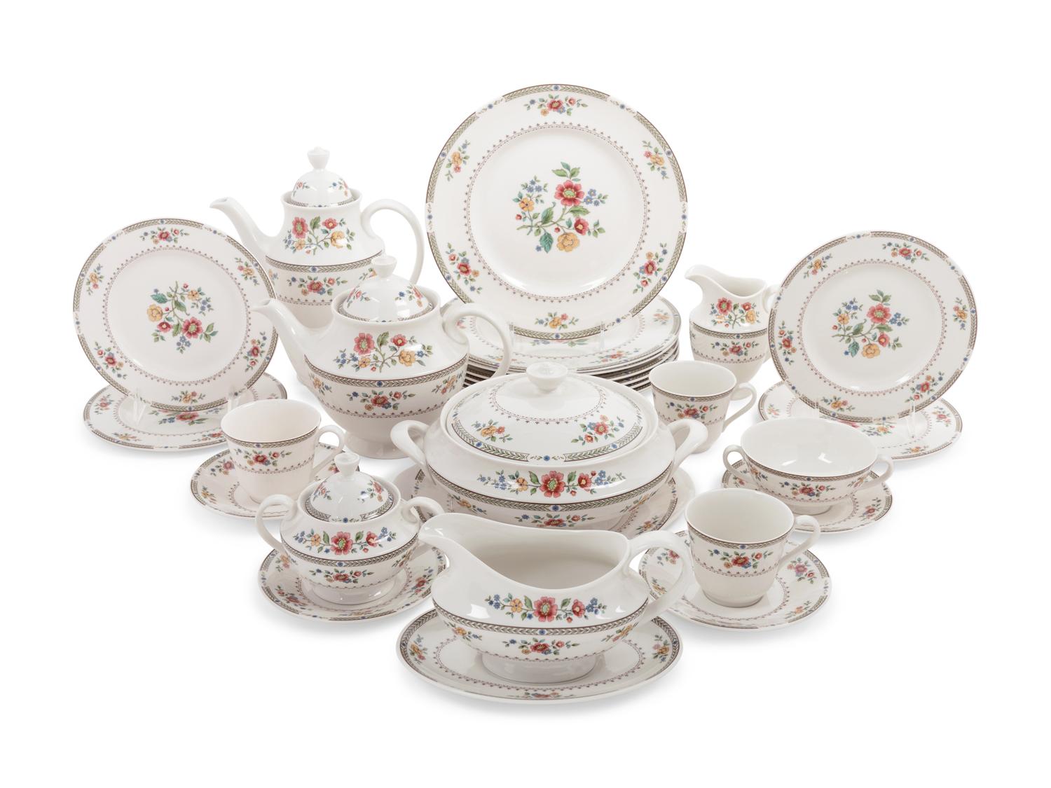A Royal Doulton Kingswood Porcelain Dinner Service