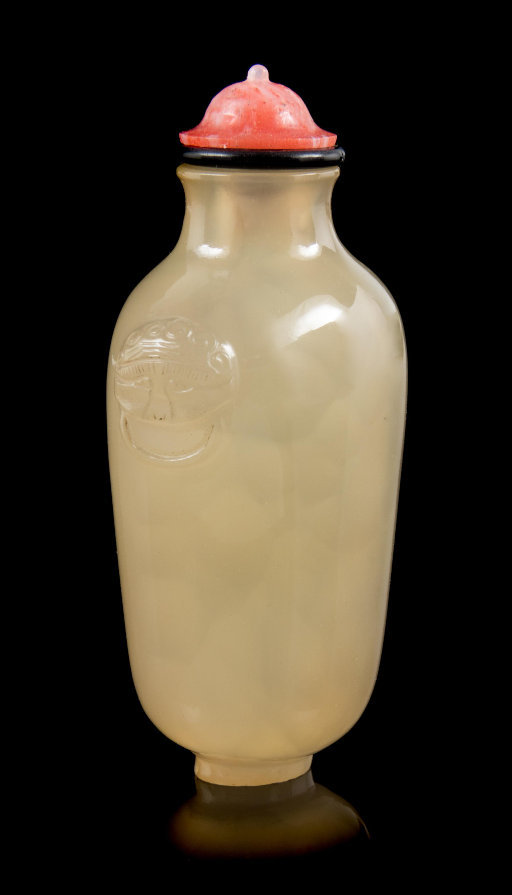 An Agate Snuff Bottle Height 2 7/8 inches. — 18TH/19TH CENTURY