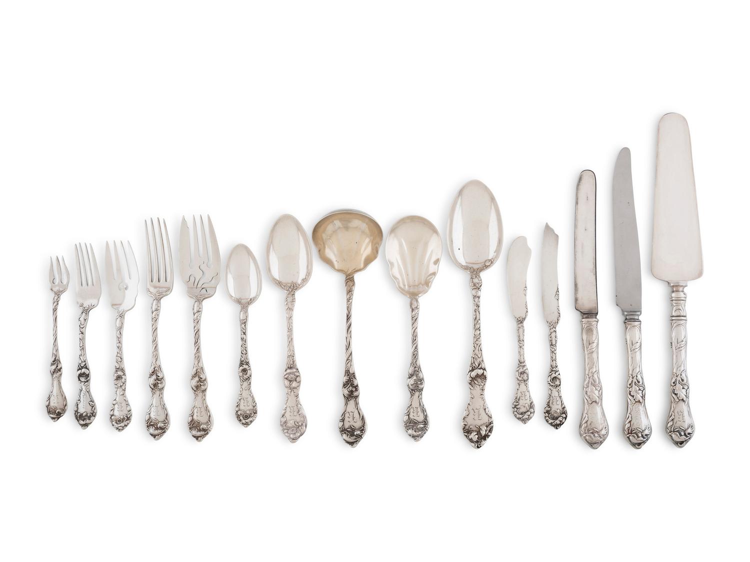 A Reed and Barton 'Le Cinq Fleurs' Silver Flatware Service