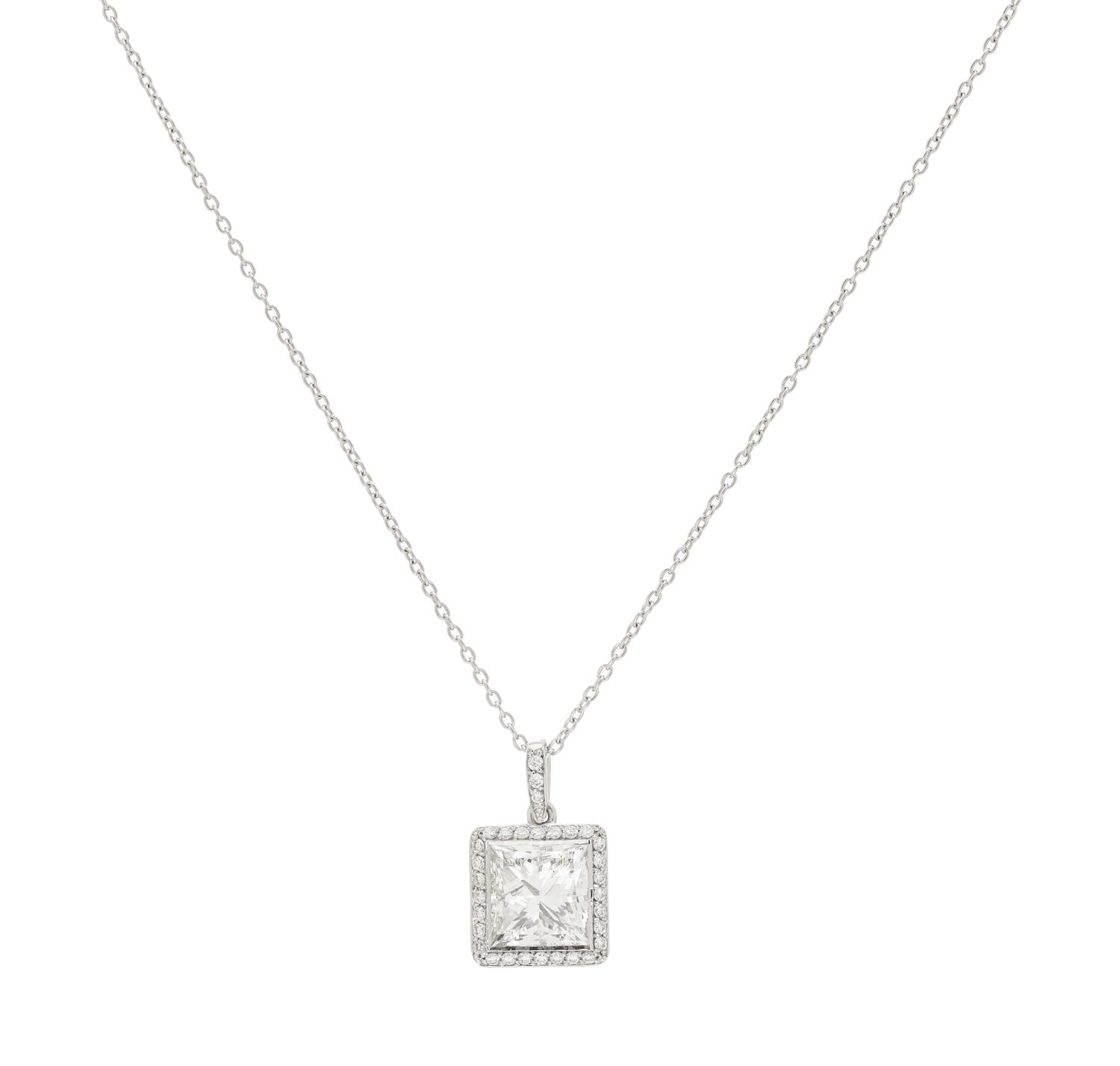 DIAMOND PENDANT/NECKLACE
