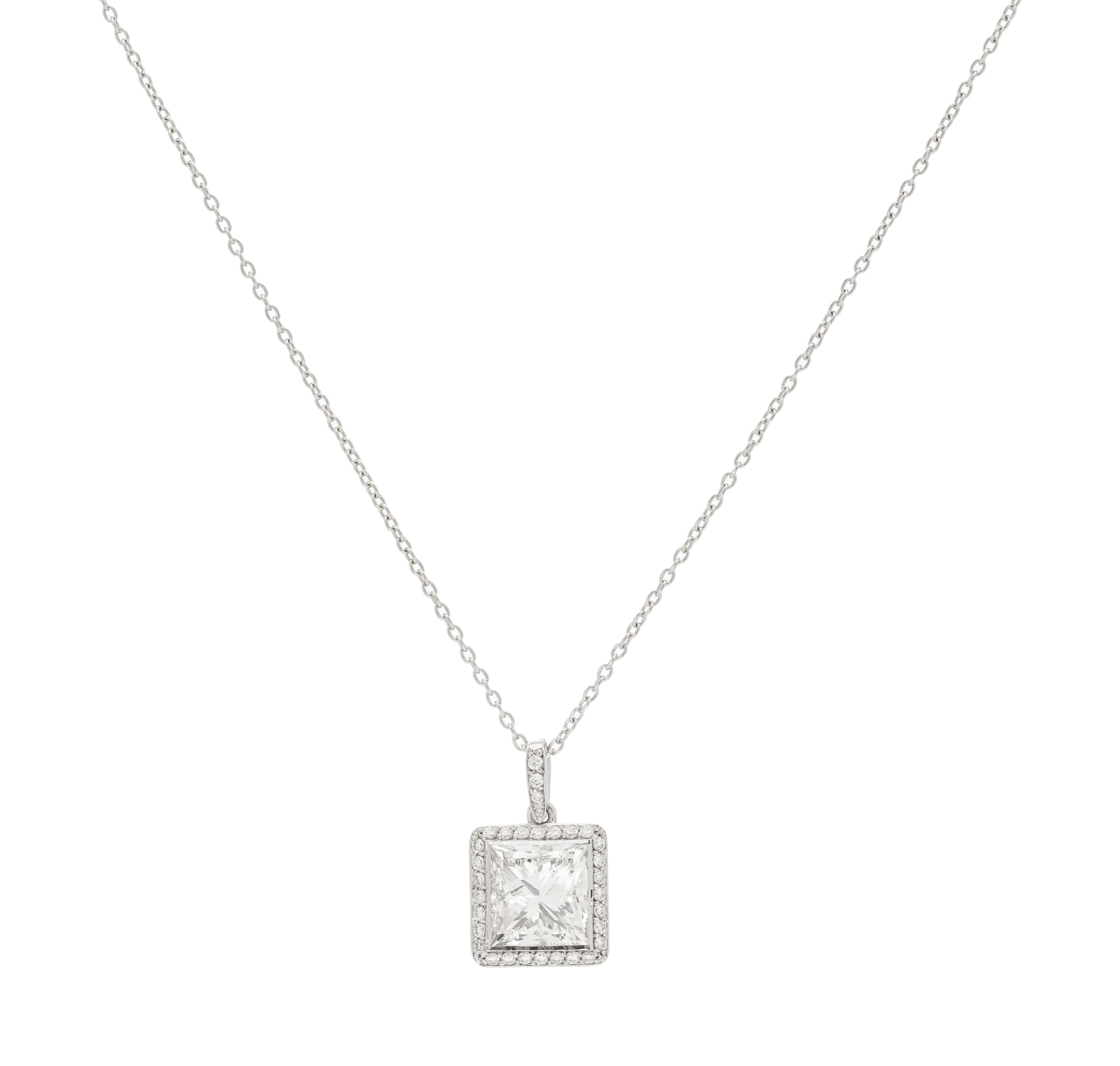 DIAMOND PENDANT/NECKLACE