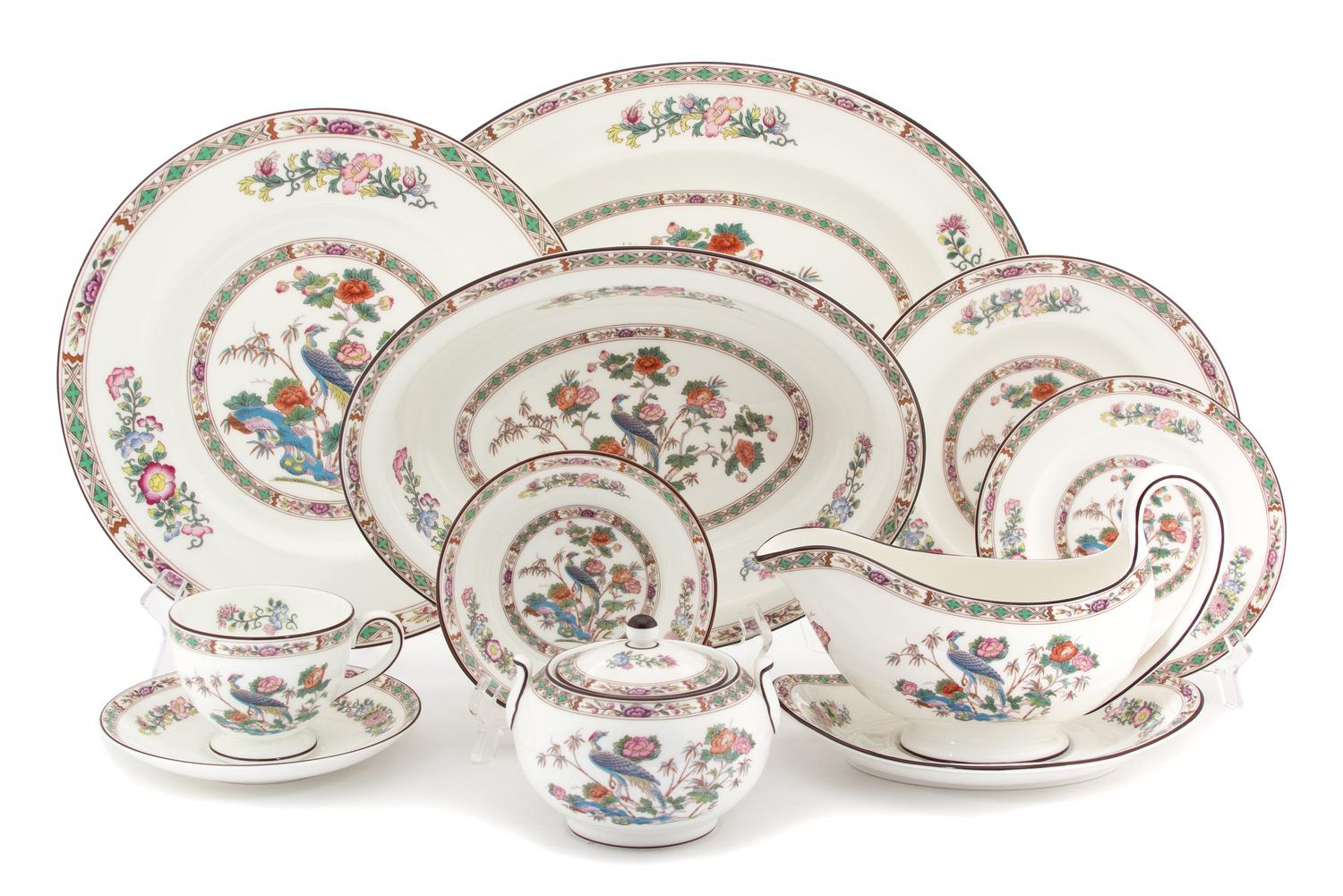 A Wedgwood Bone China Dinner Service Diameter of dinner plate 10 3/4 inches. — 20TH CENTURY
