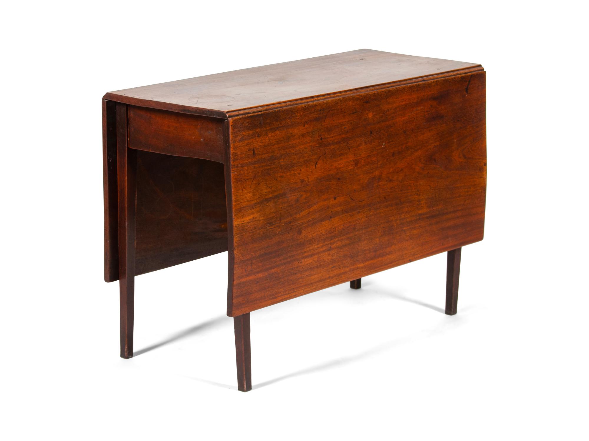 An American Mahogany Drop Leaf Table — 19TH CENTURY