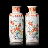A Matched Pair of Dutch-Decorated Chinese Rouleau Vases, Kangxi Period 清康熙 五彩紙槌瓶兩件