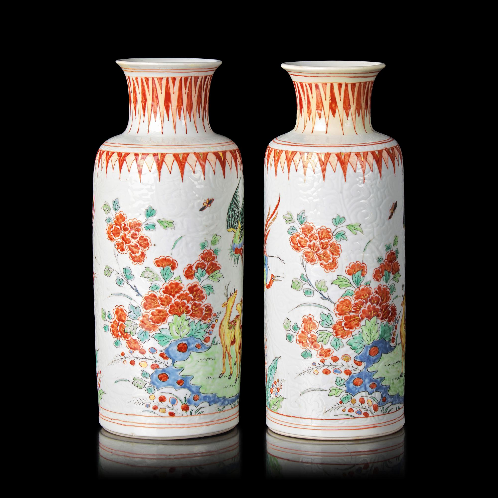 A Matched Pair of Dutch-Decorated Chinese Rouleau Vases, Kangxi Period 清康熙 五彩紙槌瓶兩件