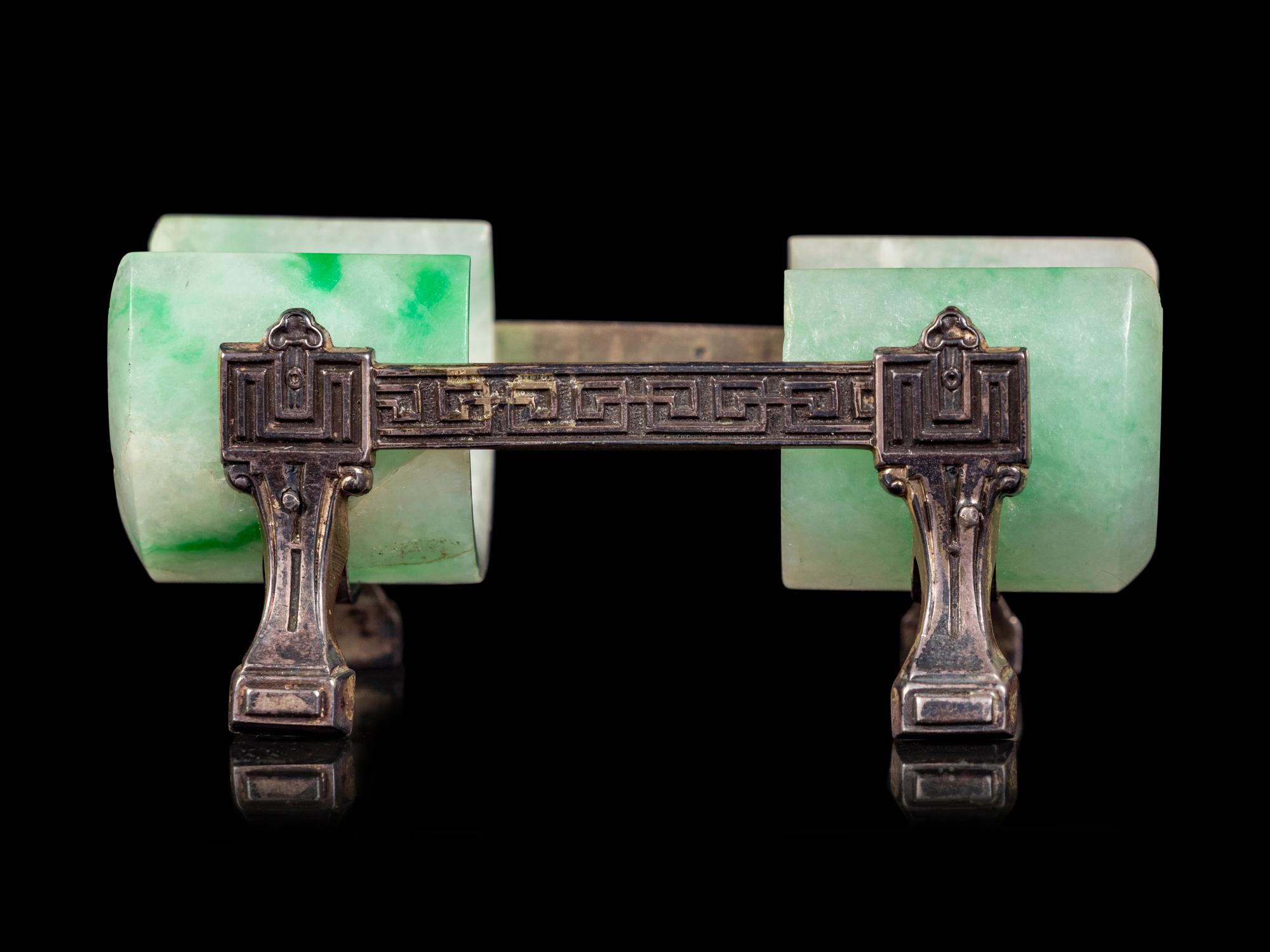 An Apple Green Jadeite Mounted Cigar Holder