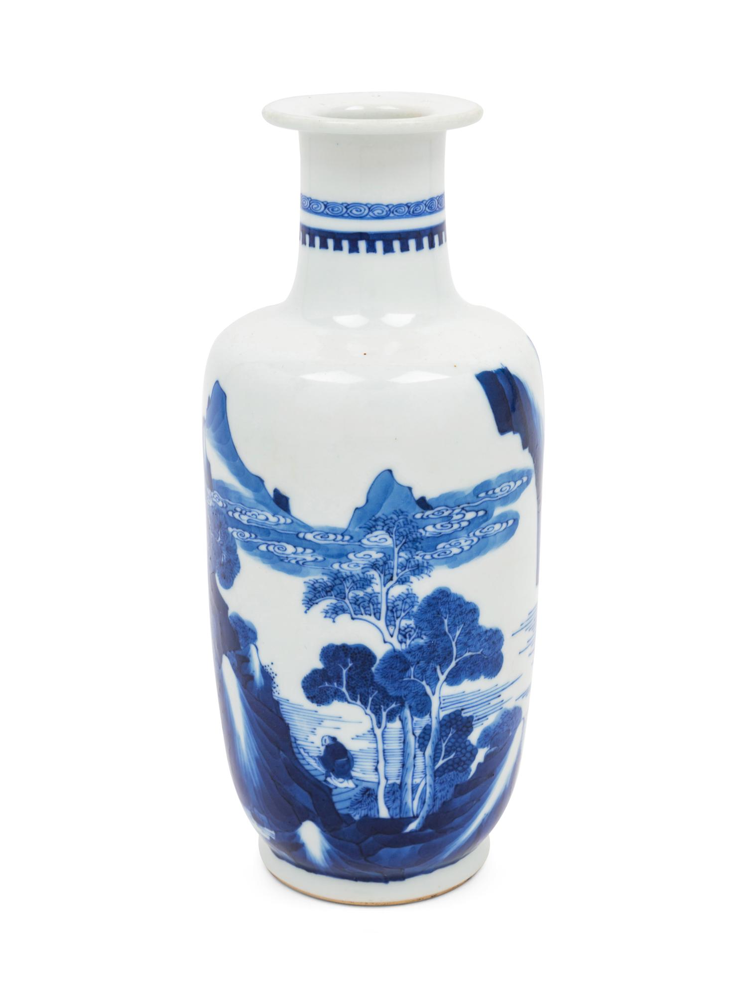 A Chinese Blue and White Porcelain Rouleau Vase