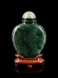 A Chinese Spinach Jade Snuff Bottle