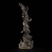 A patinated bronze figure of a Daoist immortal with crane 道教仙人与鹤铜塑 17th century ????
