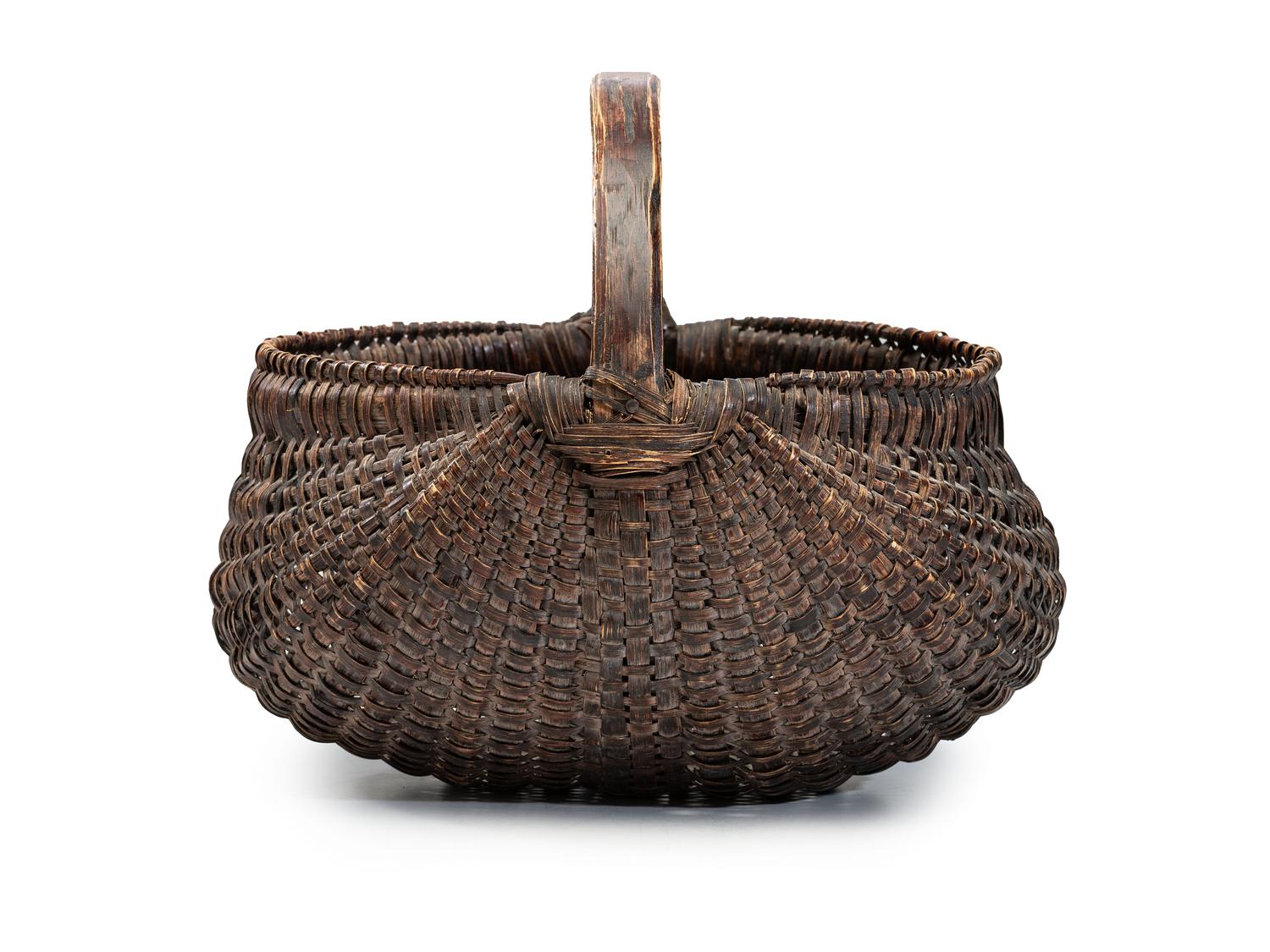 A Stained Splint Buttocks Basket