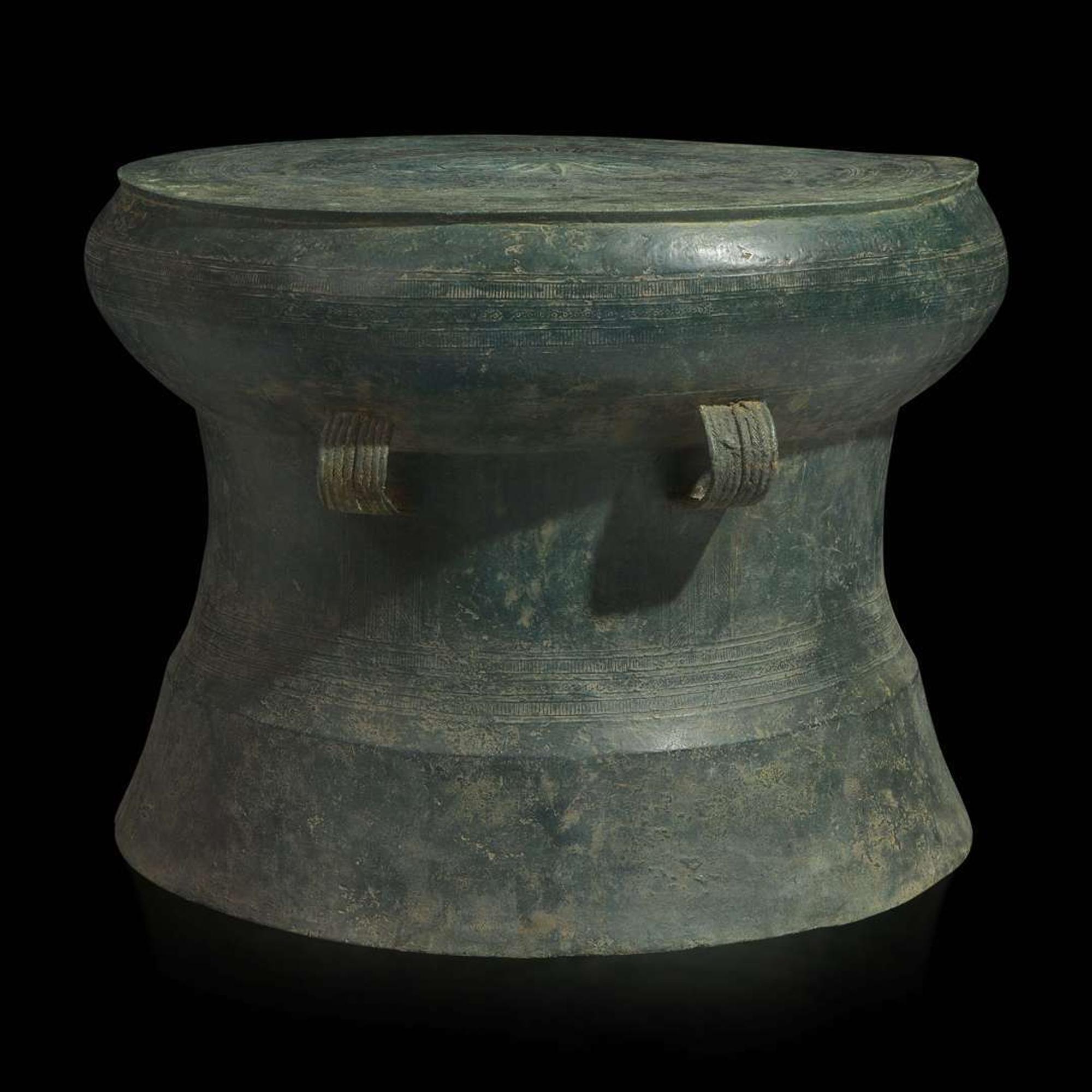 A rare and unusually large Vietnamese bronze drum, Heger type I style 越南青銅大鼓 Dong Son Culture, circa 500 to 300 B.C. ???? ???500????300?