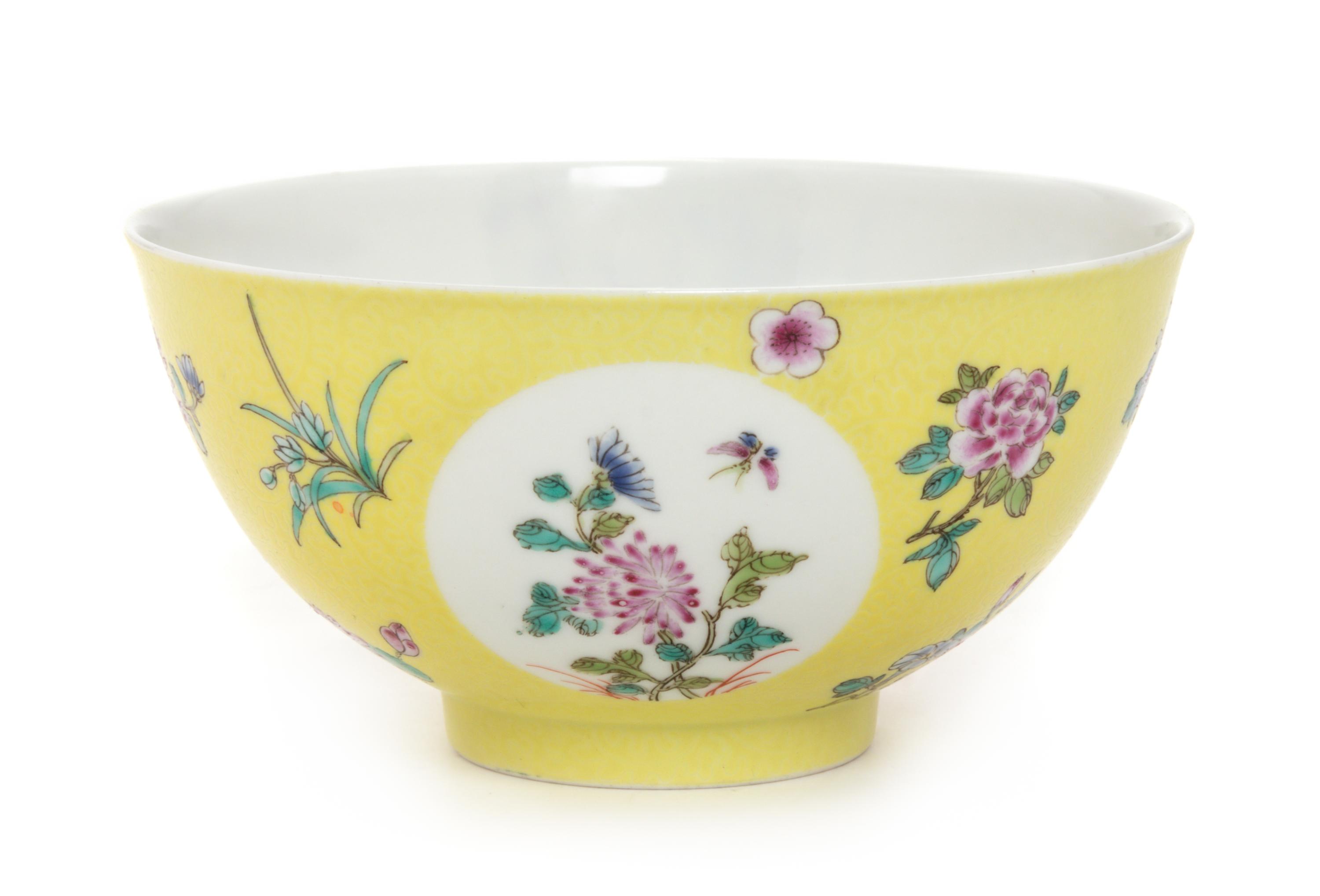 A Famille Jaune Porcelain Bowl Diameter 4 5/8 inches. — DAOGUANG PERIOD (1820-1850)