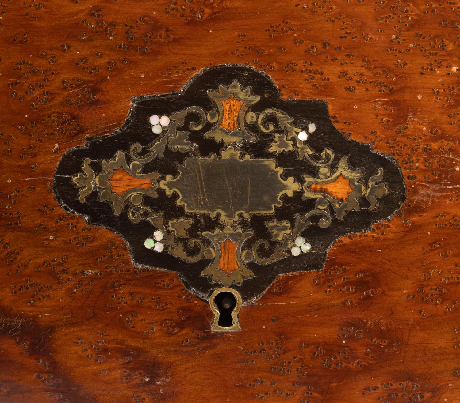 A Napoleon III Burlwood Cave à Liqueur