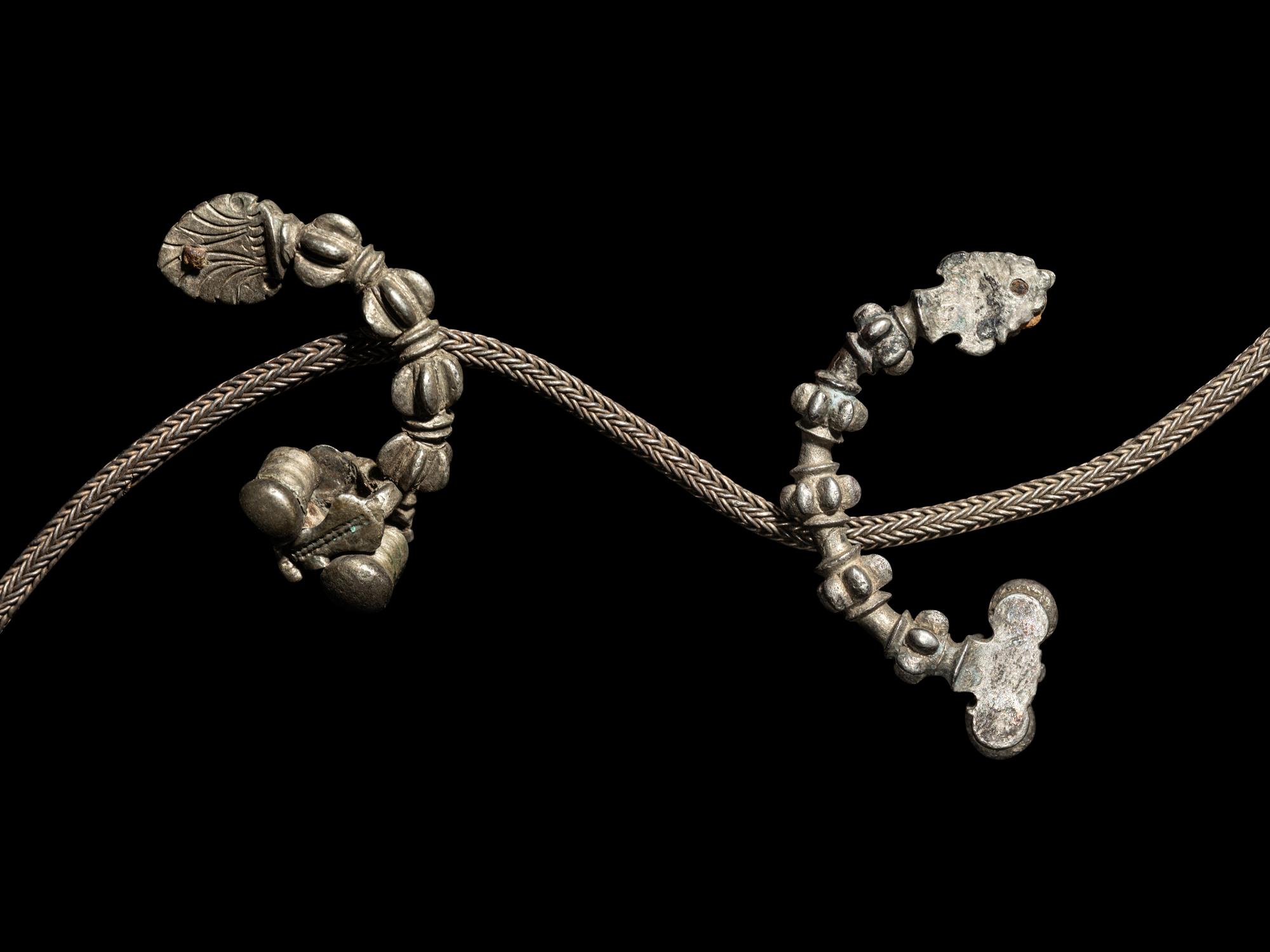 A Thracian Silver Chain and Two Fibulae