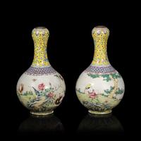 A pair of Chinese Canton Enamel Garlic--Head Vases, Republic Period 民國 廣式銅胎畫琺琅人物圖蒜頭瓶一對