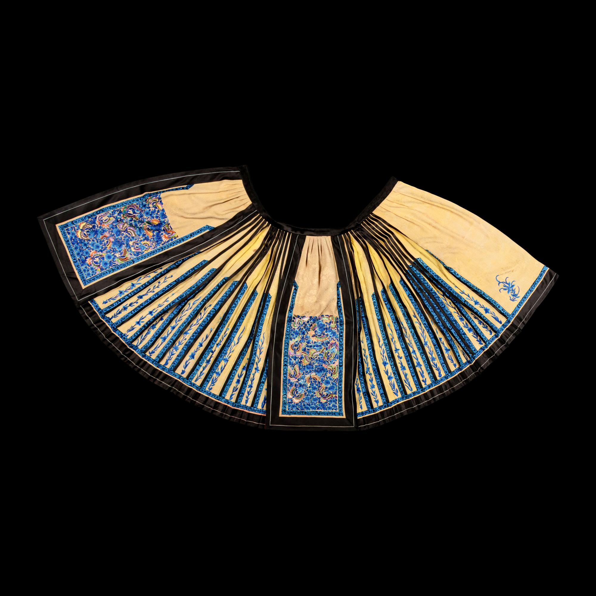 Two Chinese Embroidered Silk Skirts, 19th Century 清晚期 馬面裙兩件