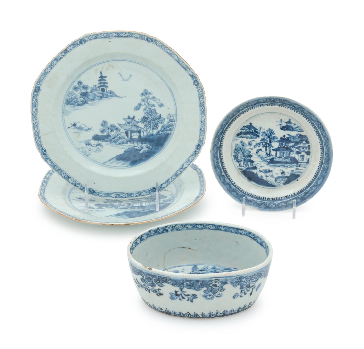 A Group of Four Chinese Export Blue and White Porcelain Articles