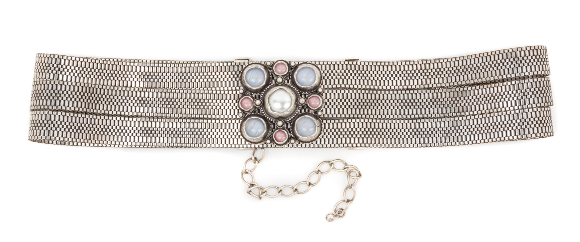 An Oscar de le Renta Chain Belt, 32" x 2.25".