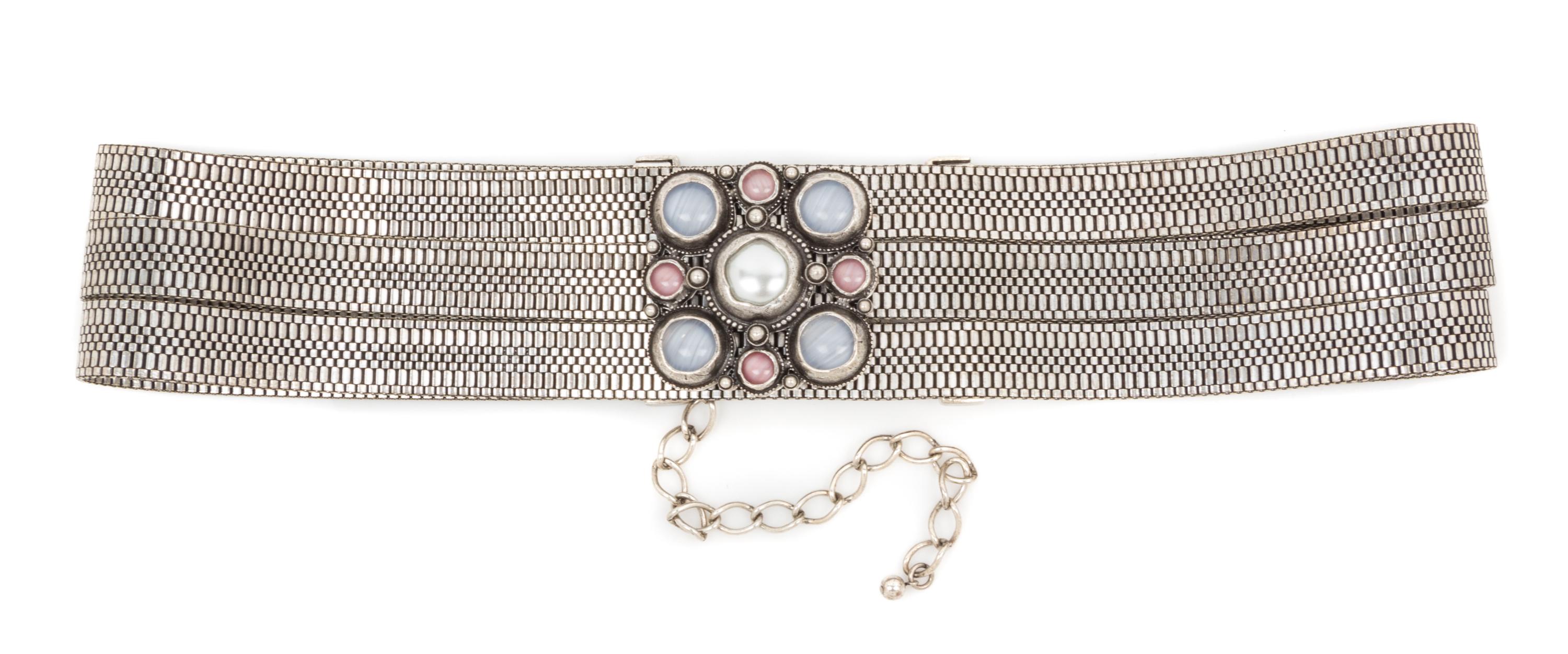 An Oscar de le Renta Chain Belt, 32" x 2.25".