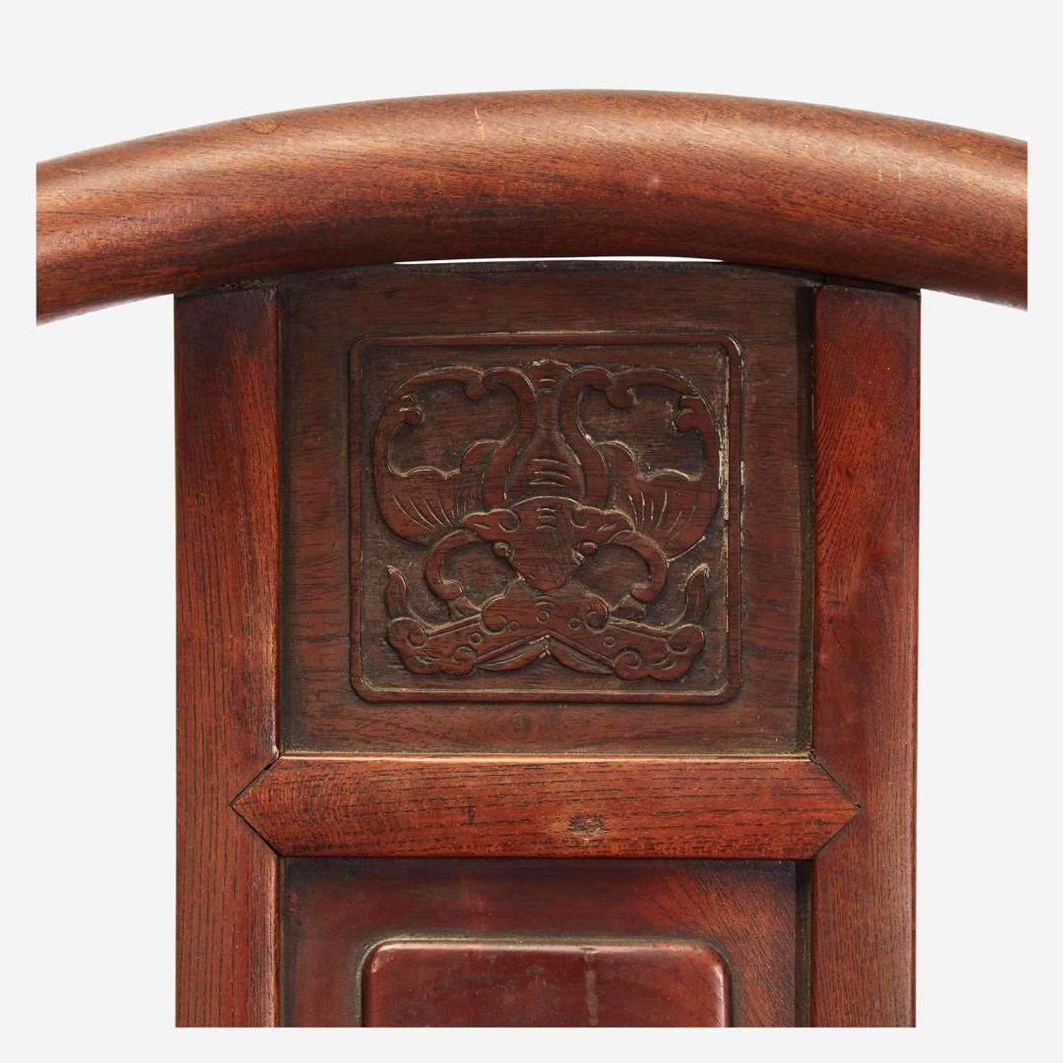 A Chinese horseshoe back armchair, probably elm 圈椅 或榆木 18th/19th century ???????