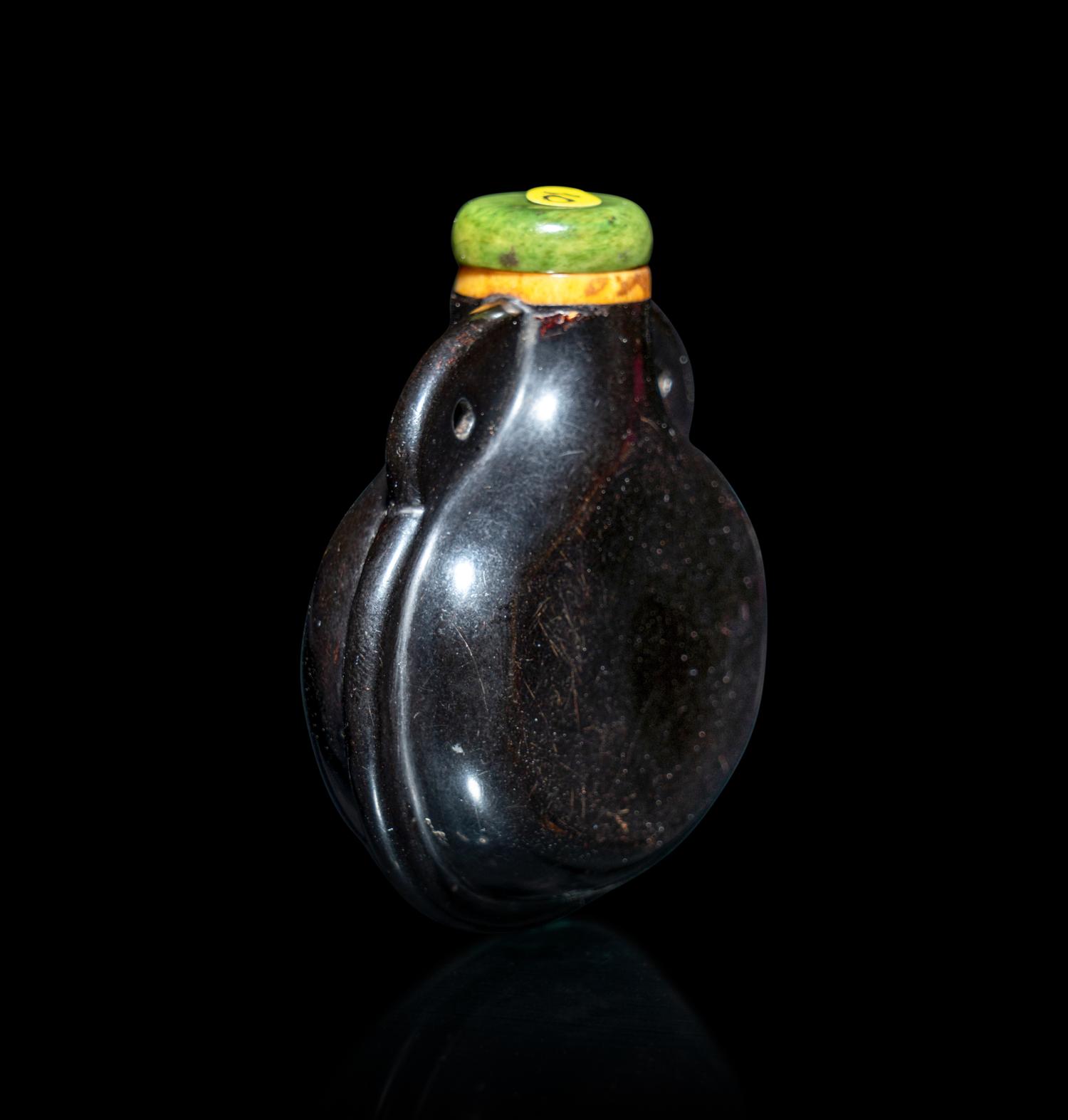 A Chinese Black Lacquered Wood Snuff Bottle