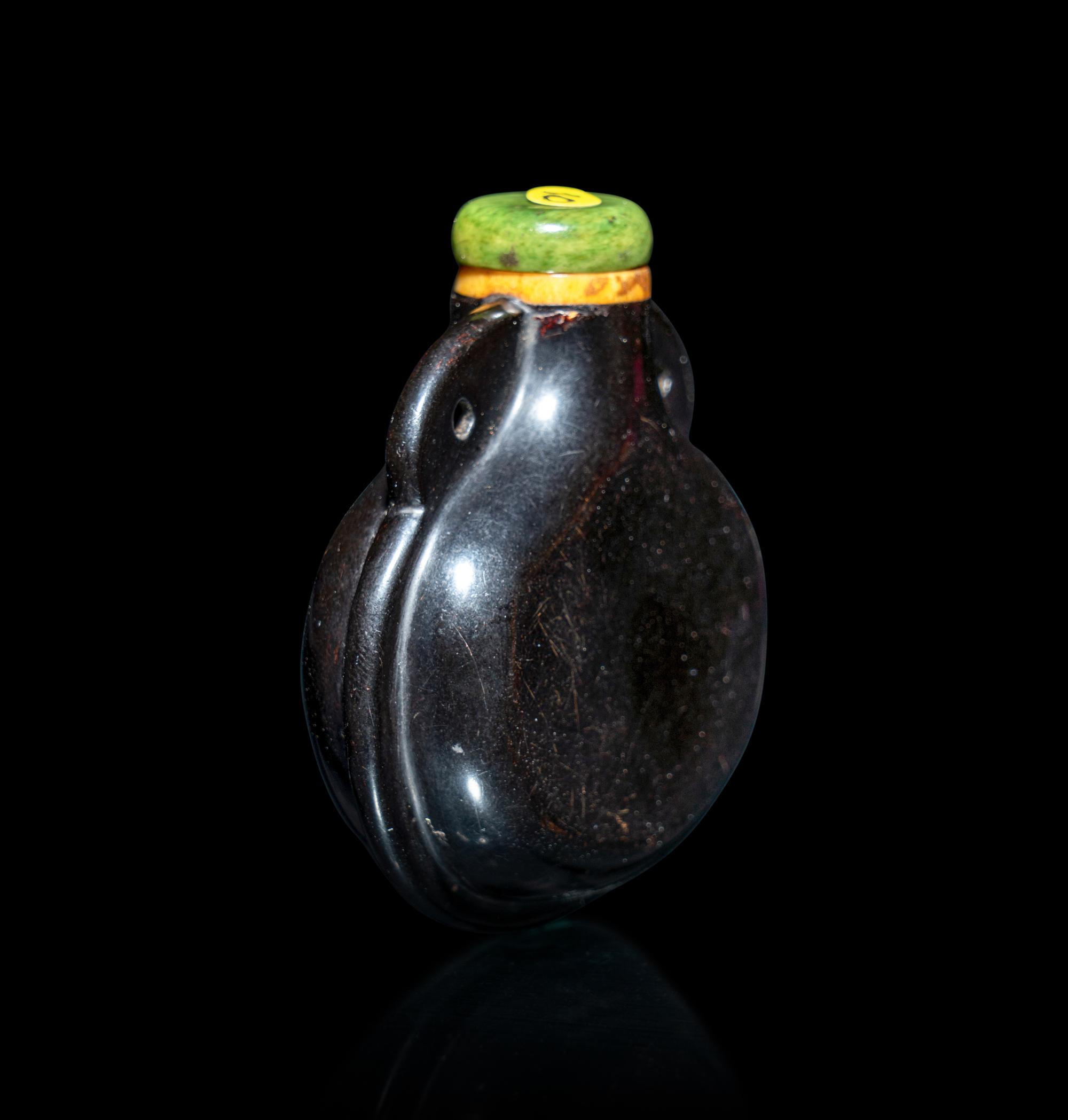 A Chinese Black Lacquered Wood Snuff Bottle