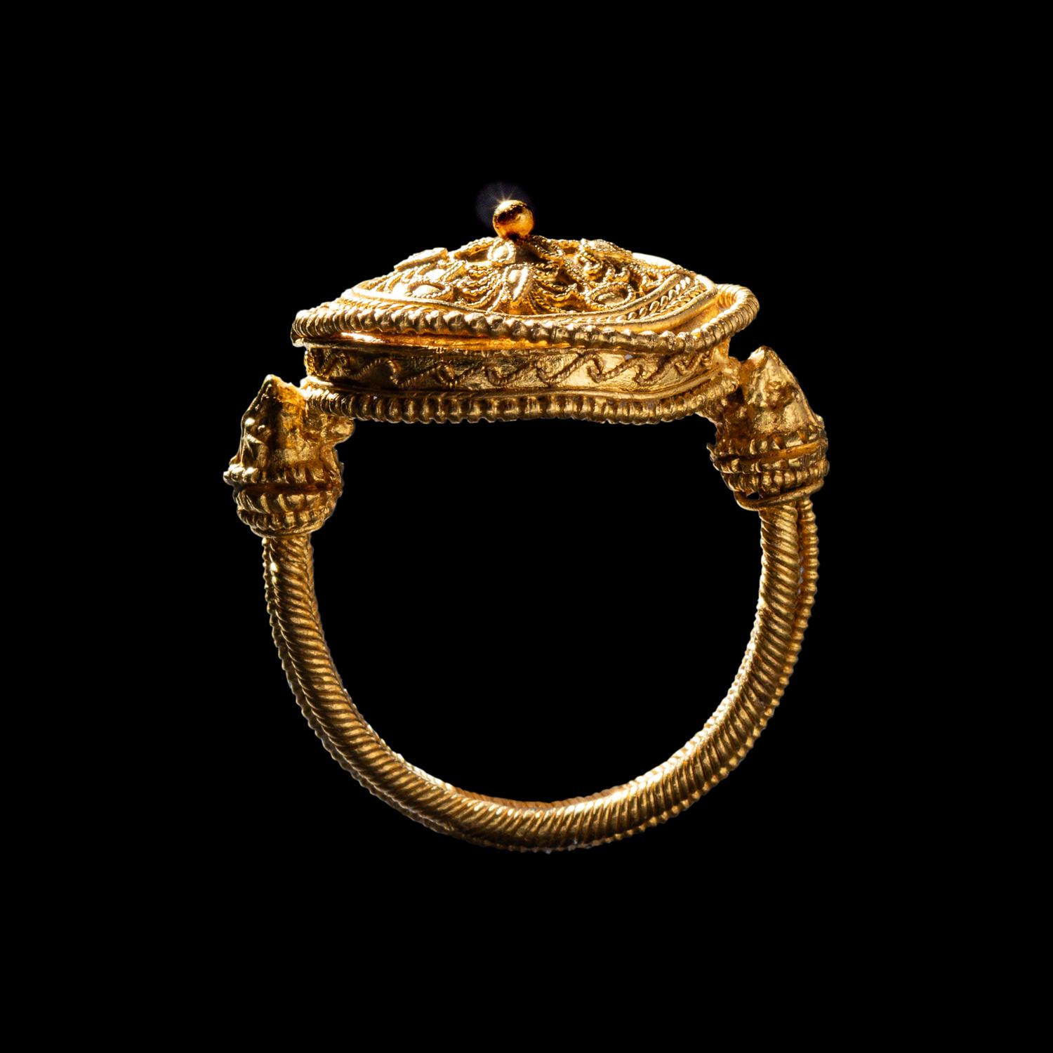 A Hellenistic Gold Filigree Ring