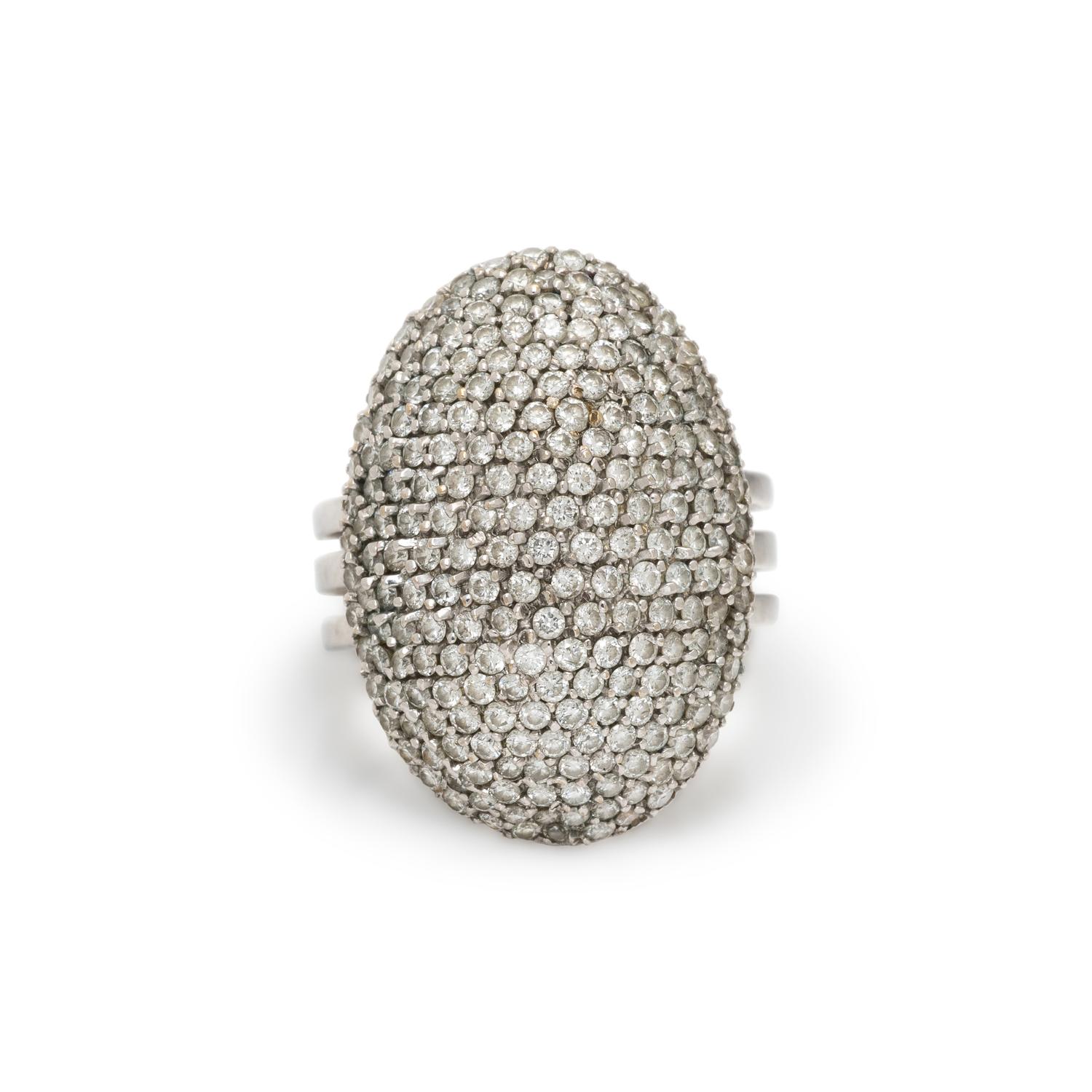 DIAMOND AND WHITE GOLD RING