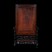 A Chinese Famille Rose Porcelain Plaque Inset Hardwood Table Screen, 20th Century 近代 红木嵌粉彩蟠桃獻壽圖瓷板插屏