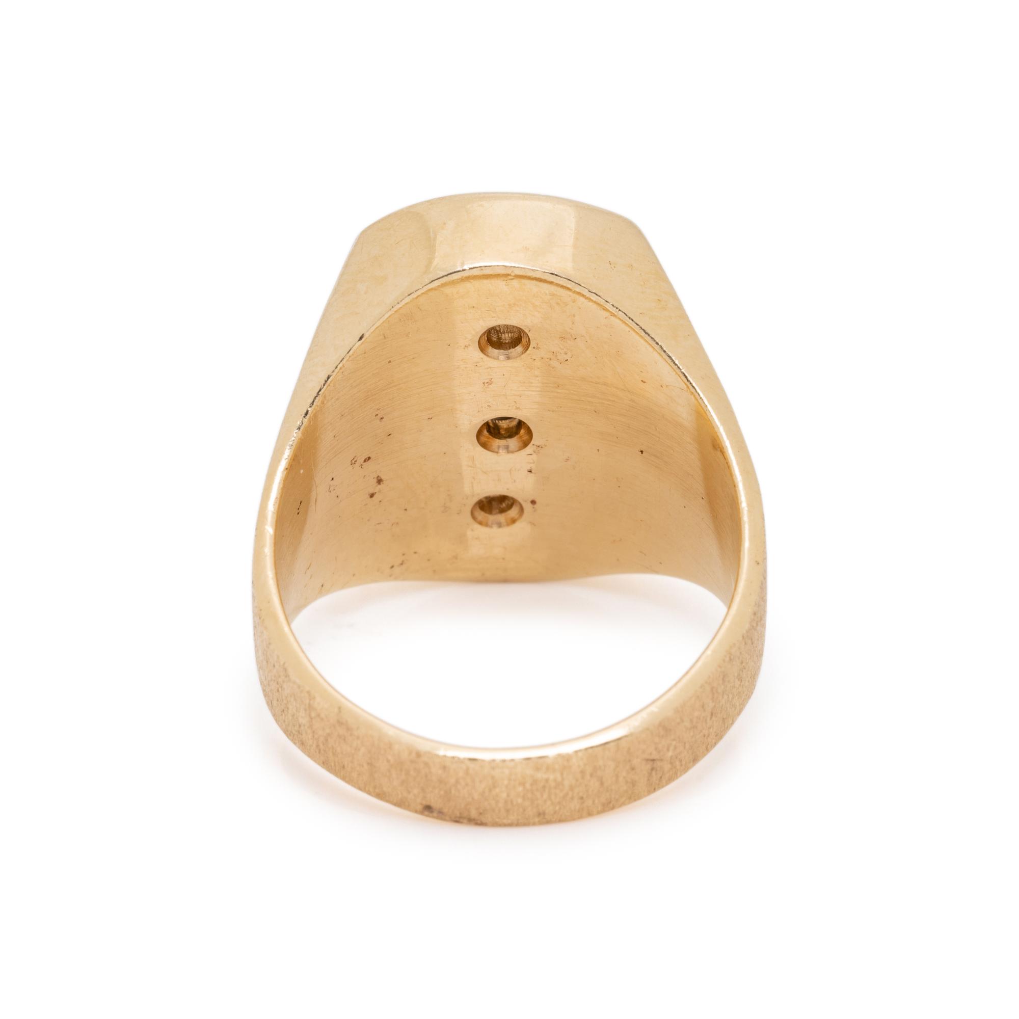 YELLOW GOLD AND DIAMOND RING