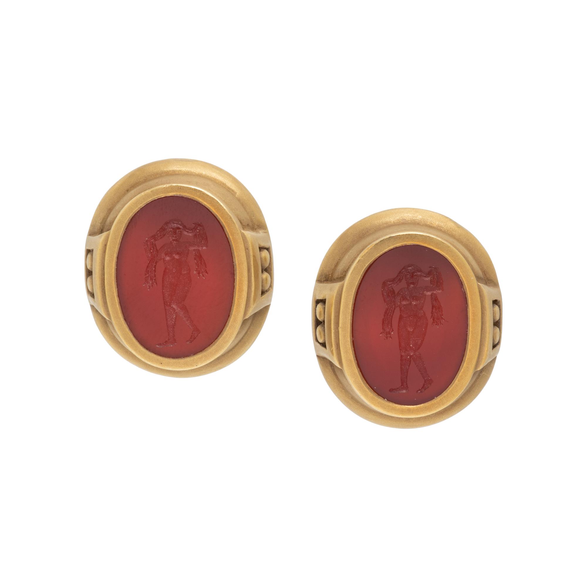 KIESELSTEIN-CORD, YELLOW GOLD AND CARNELIAN INTAGLIO EARCLIPS