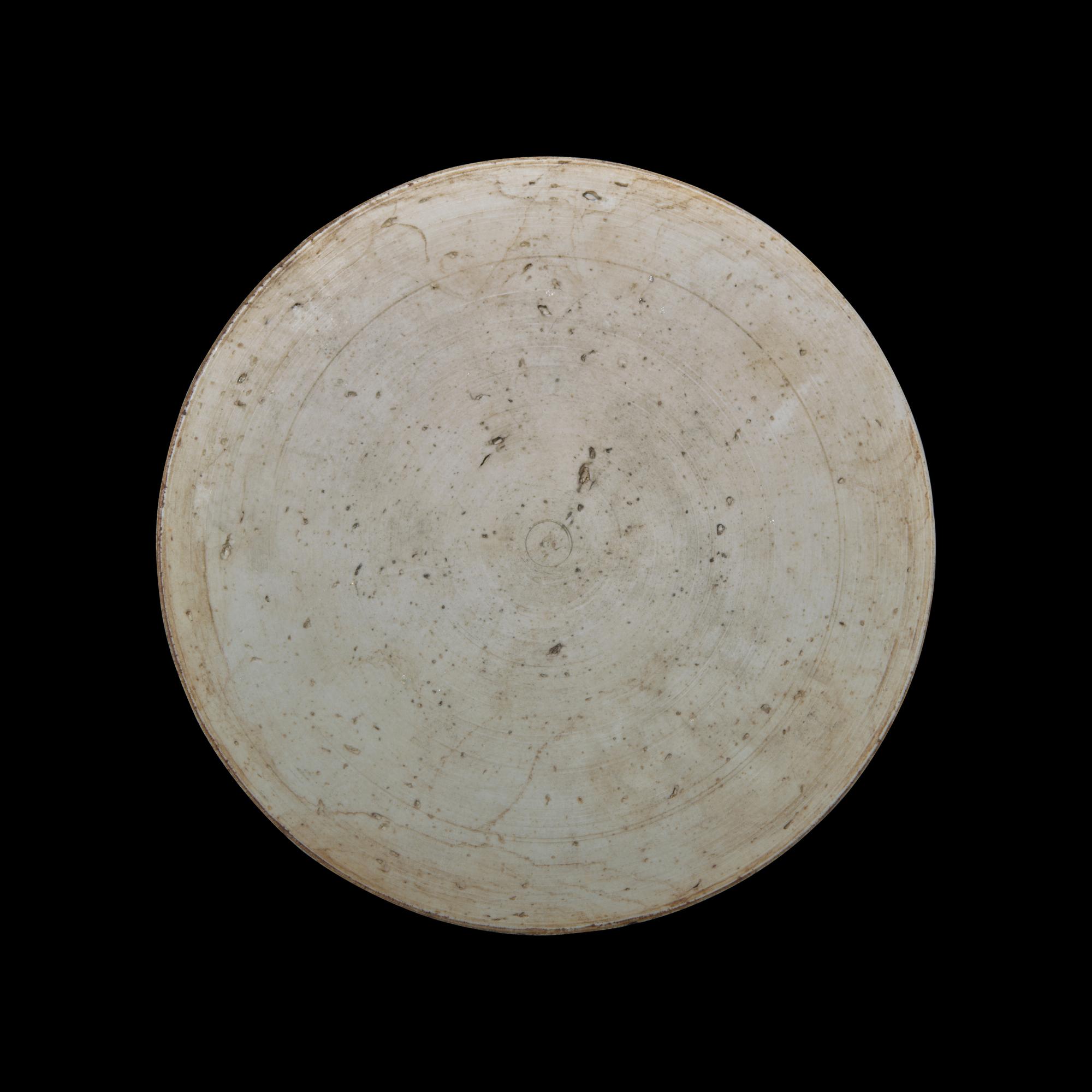 A Chinese Blue and White Porcelain Circular Plaque, Kangxi Period 清康熙 青花人物圖瓷板