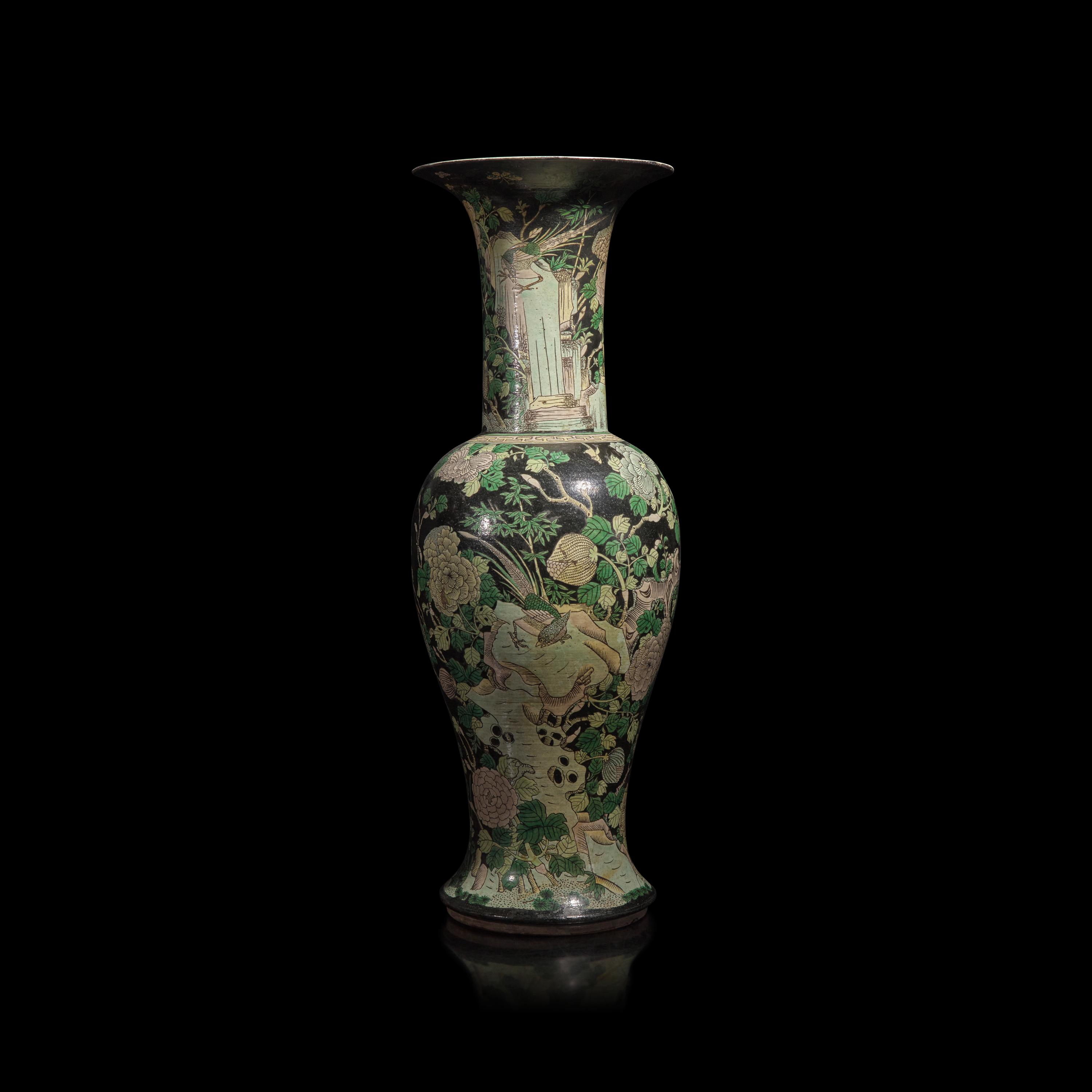 A Large Chinese Famille Noire Porcelain Yenyen Vase, Late 19th Century — 清晚期 素三彩大觀音瓶