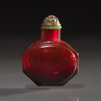 A Chinese Imperial Faceted Ruby Glass Snuff Bottle, Qing Dynasty, Circa 1730-1770 — 1730-1770年 御製寶石紅料八方鼻煙壺