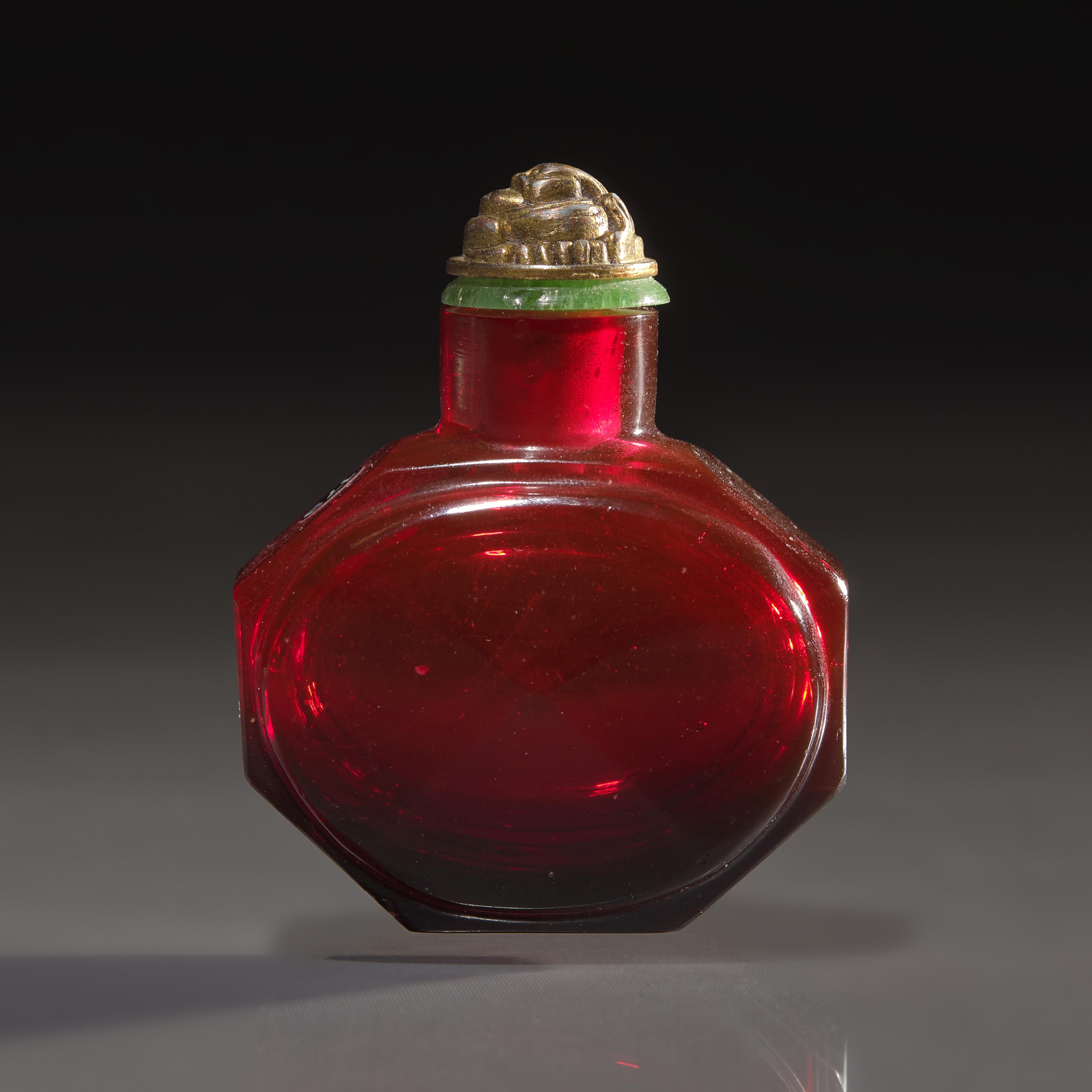 A Chinese Imperial Faceted Ruby Glass Snuff Bottle, Qing Dynasty, Circa 1730-1770 — 1730-1770年 御製寶石紅料八方鼻煙壺