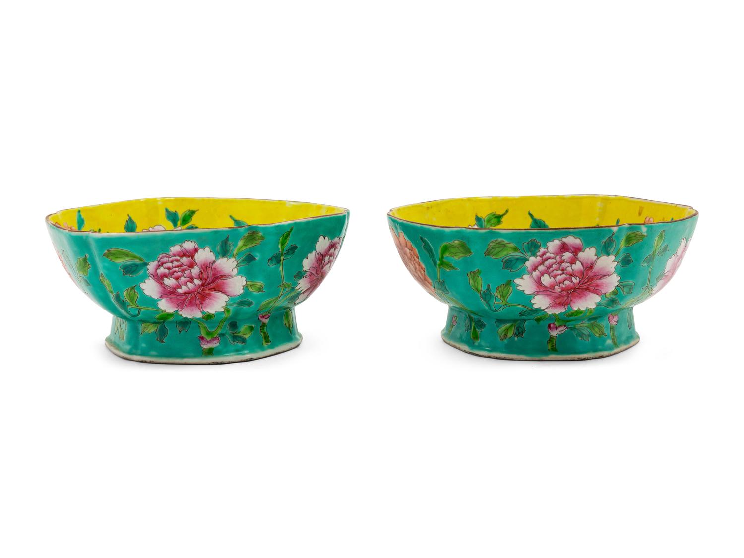 A Pair of Chinese Famille Rose Porcelain Bowls