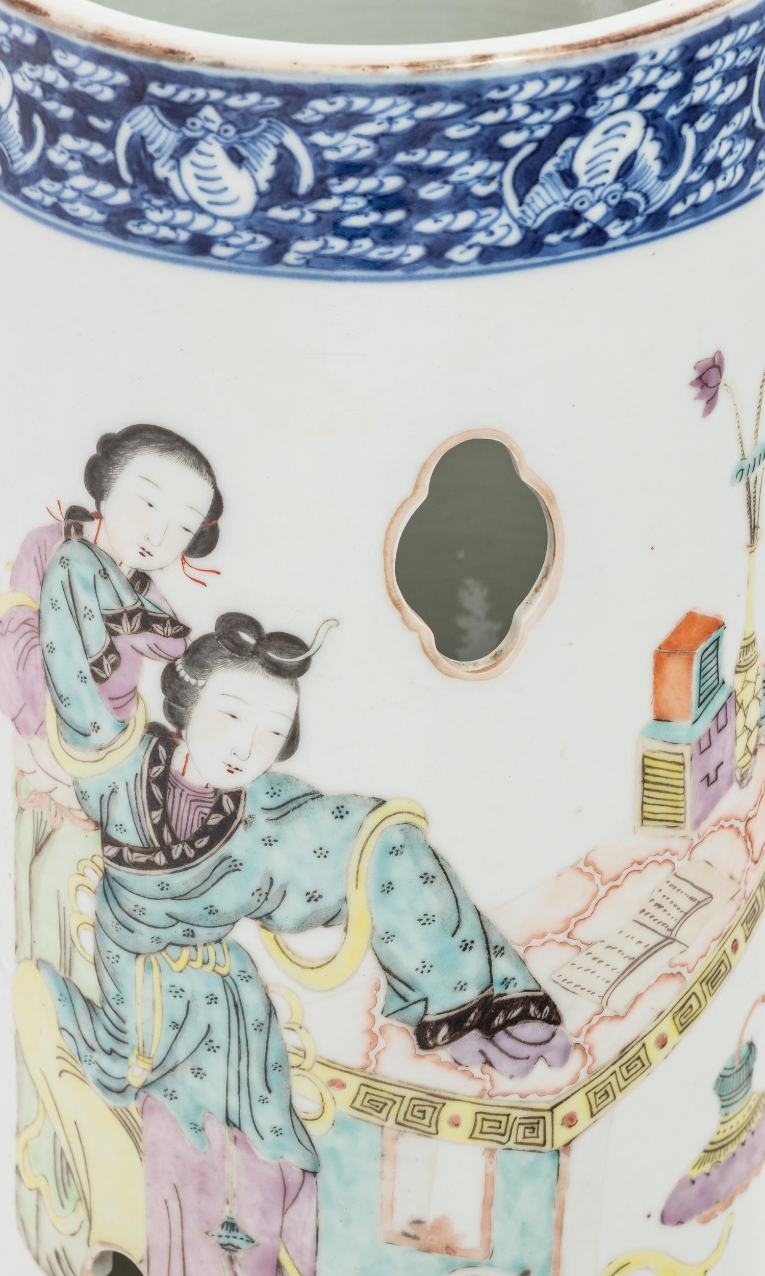 A Chinese Famille Rose Porcelain Hatstand