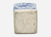 A Chinese blue and white porcelain square bottle, Ming dynasty 青花方瓶一隻 明