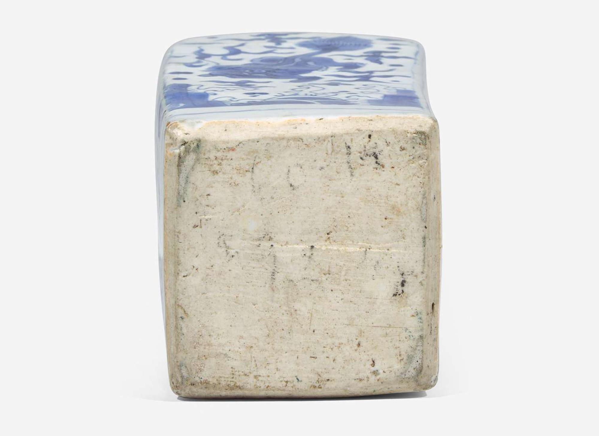 A Chinese blue and white porcelain square bottle, Ming dynasty 青花方瓶一隻 明