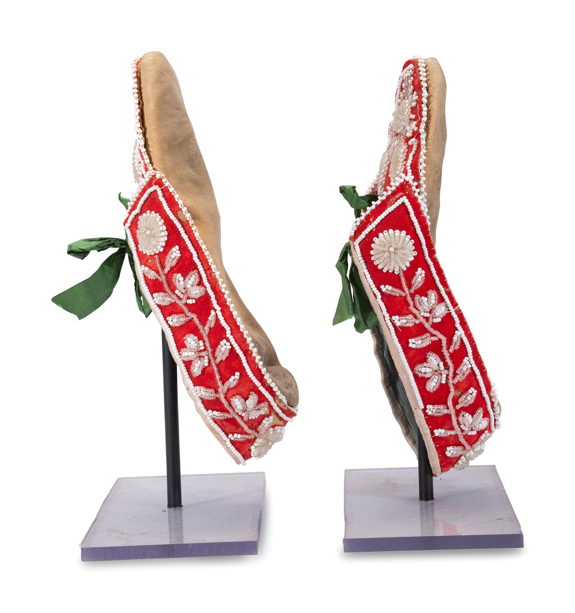 Huron Beaded Hide Moccasins