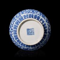 A Chinese Blue and White Porcelain Spitton, Zhadou 青花花卉紋渣斗