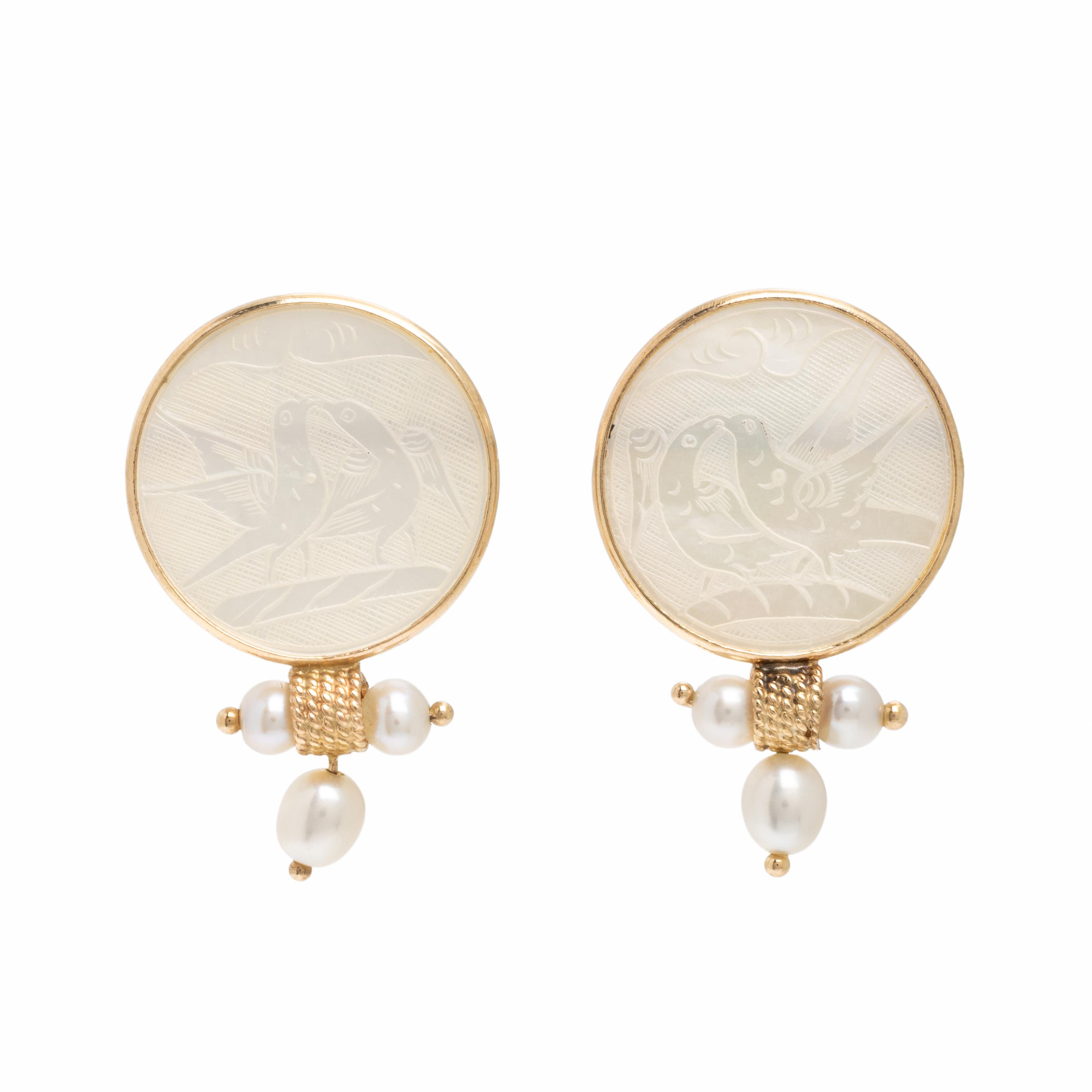 Donna Chambers, Chinese Mother-of-Pearl Gaming Counter and Yellow Gold Necklace and Earrings