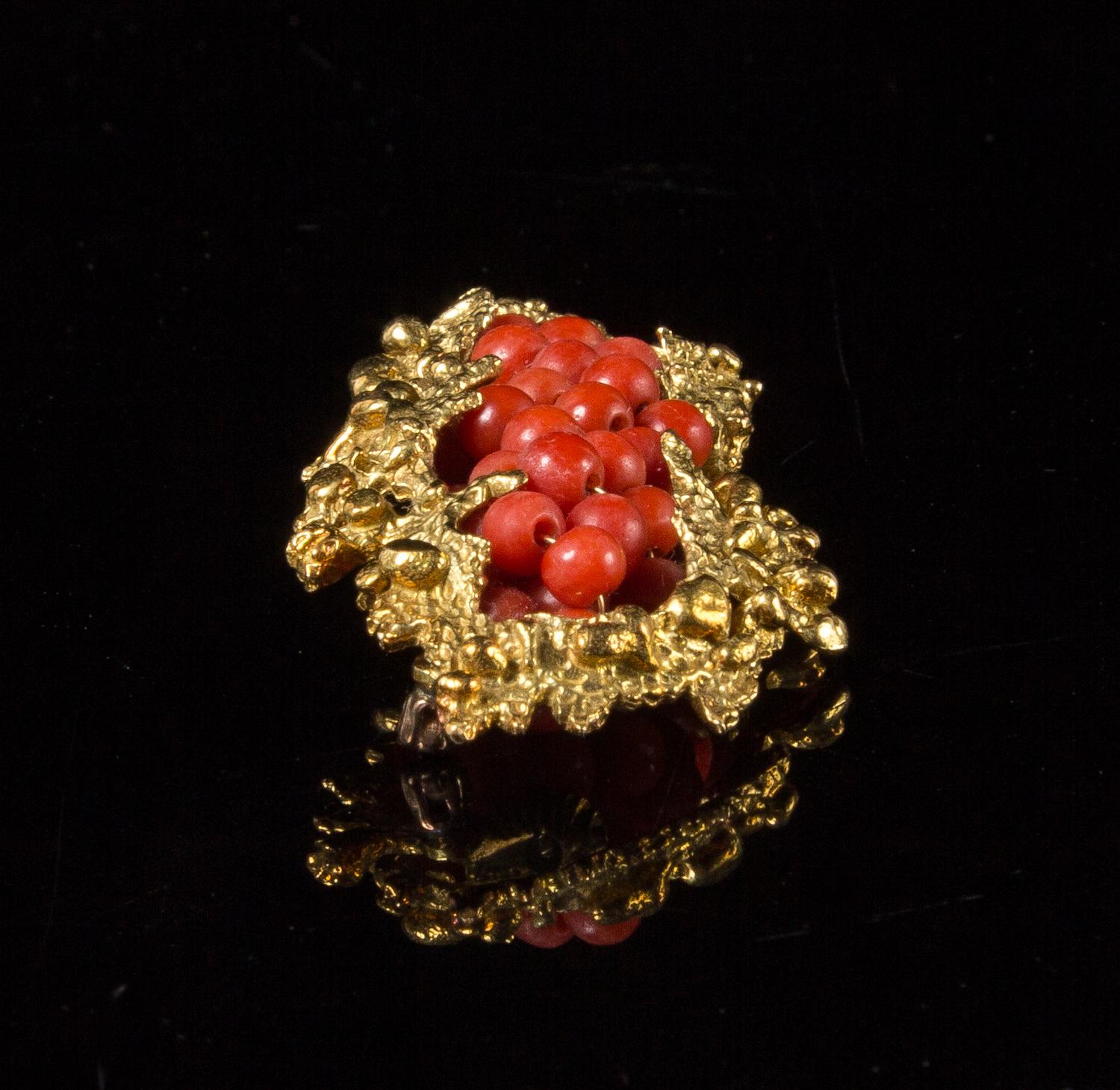 A Coral and 18K Gold Mounted Brooch