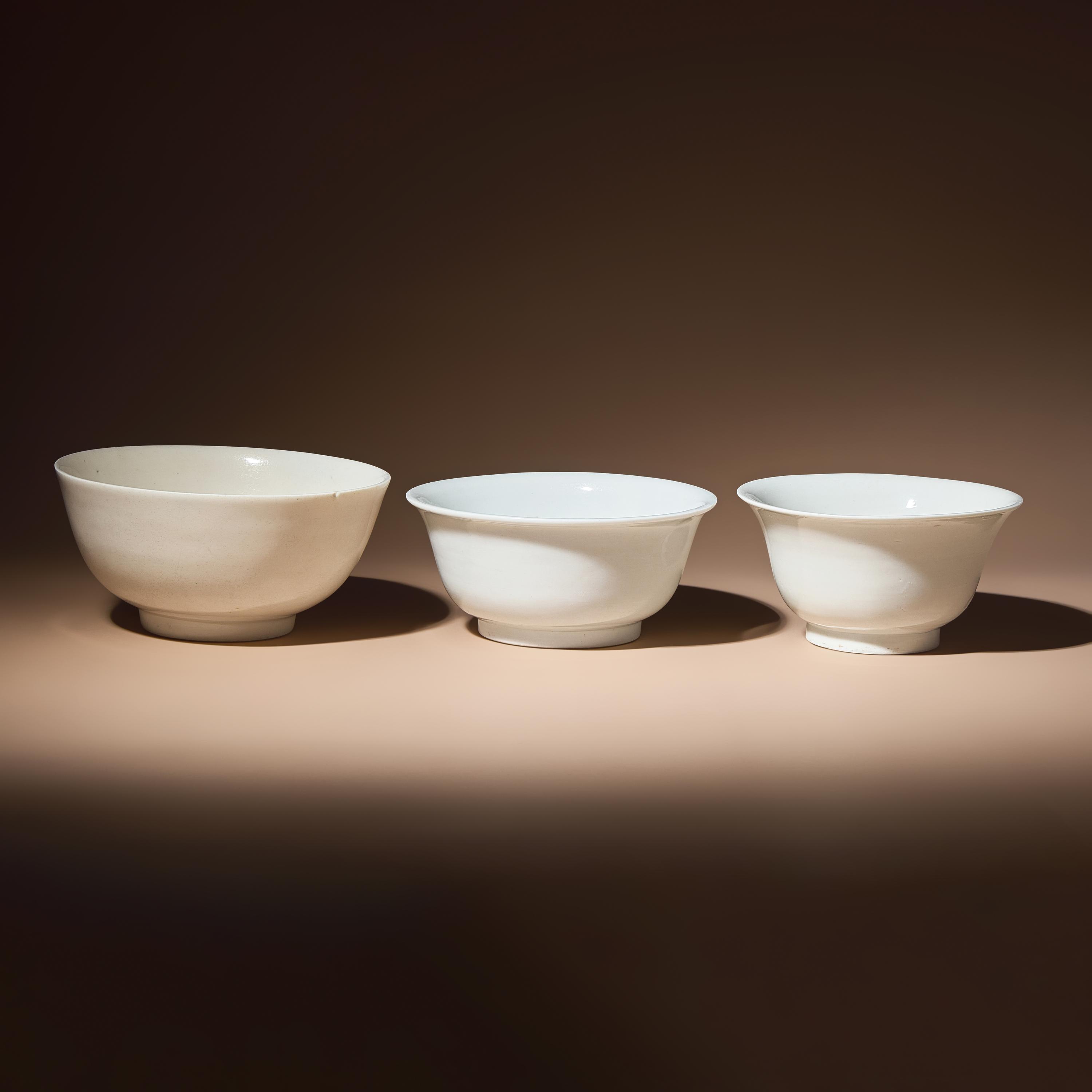 Three Chinese Blanc-de-Chine Porcelain Bowls, 17th-18th Century — 清早中期 德化白瓷碗三隻