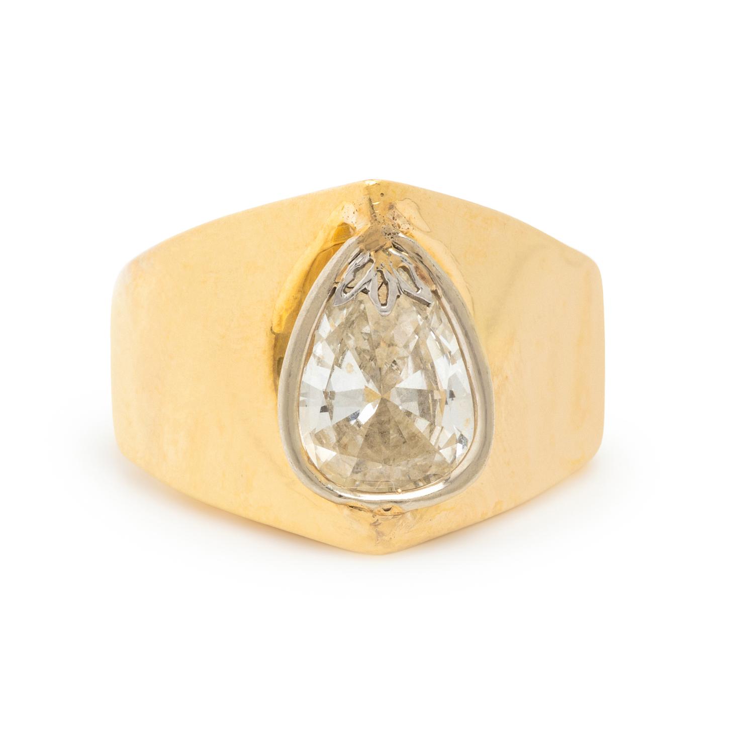 Diamond and Yellow Gold Ring