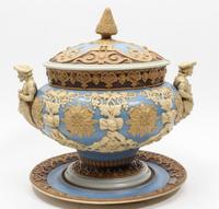 A Villeroy & Boch Tureen Width over handles 16 inches. — 20TH CENTURY