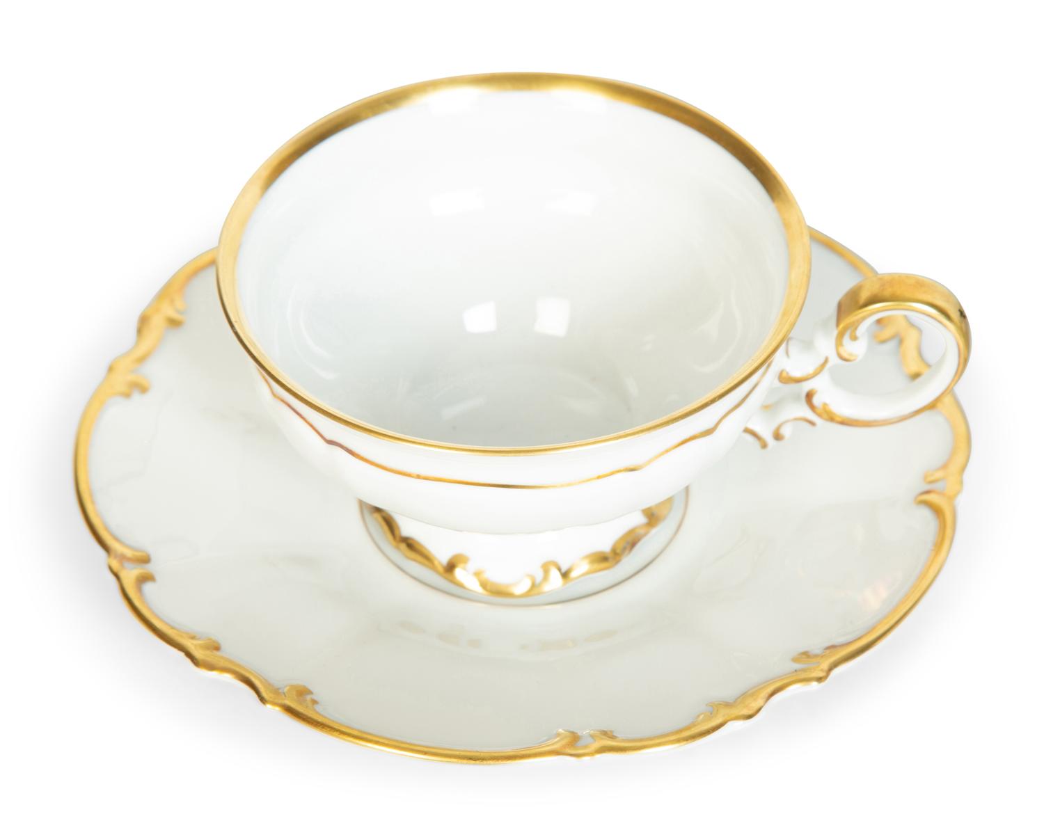 A Hutschenreuther Porcelain Brighton Dinner Service — 20th Century