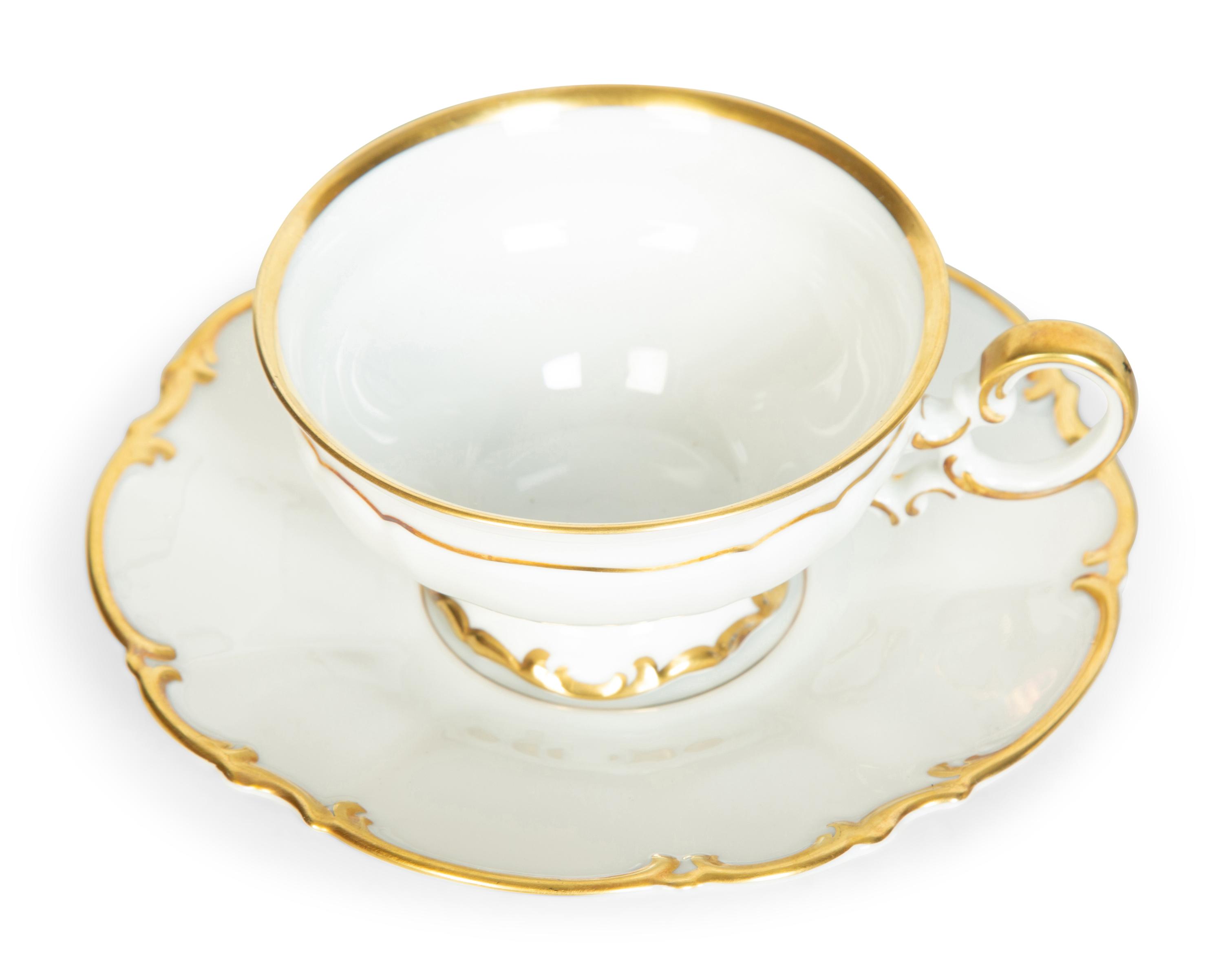 A Hutschenreuther Porcelain Brighton Dinner Service — 20th Century
