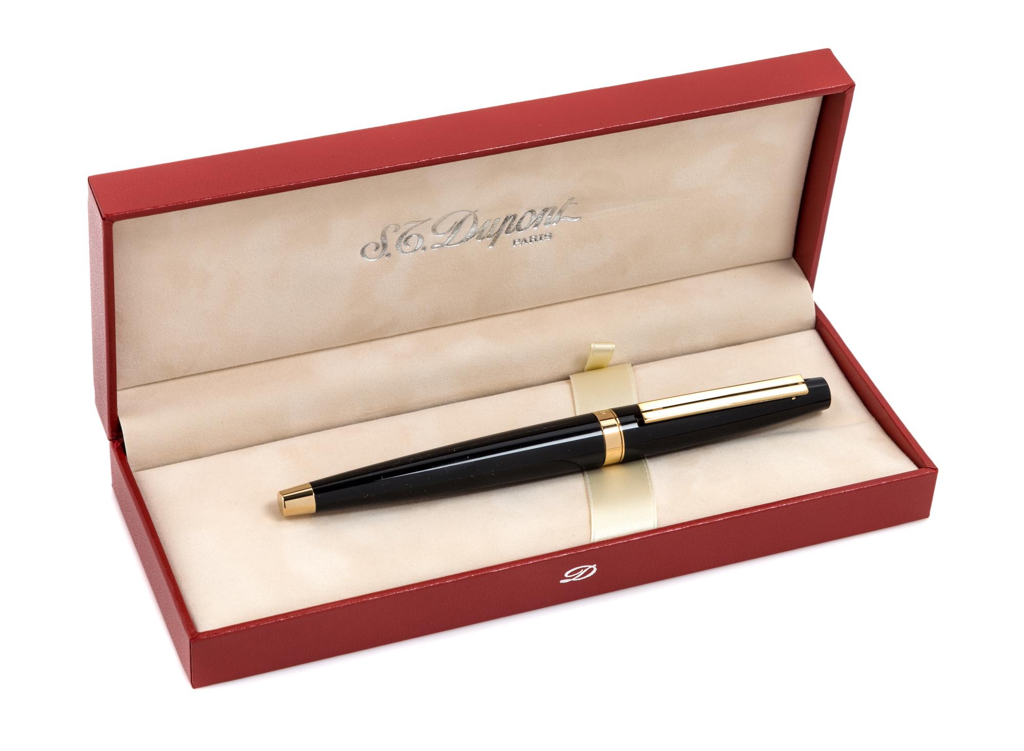 An S.T. Dupont Ellipsis: Composite Noir Fountain Pen